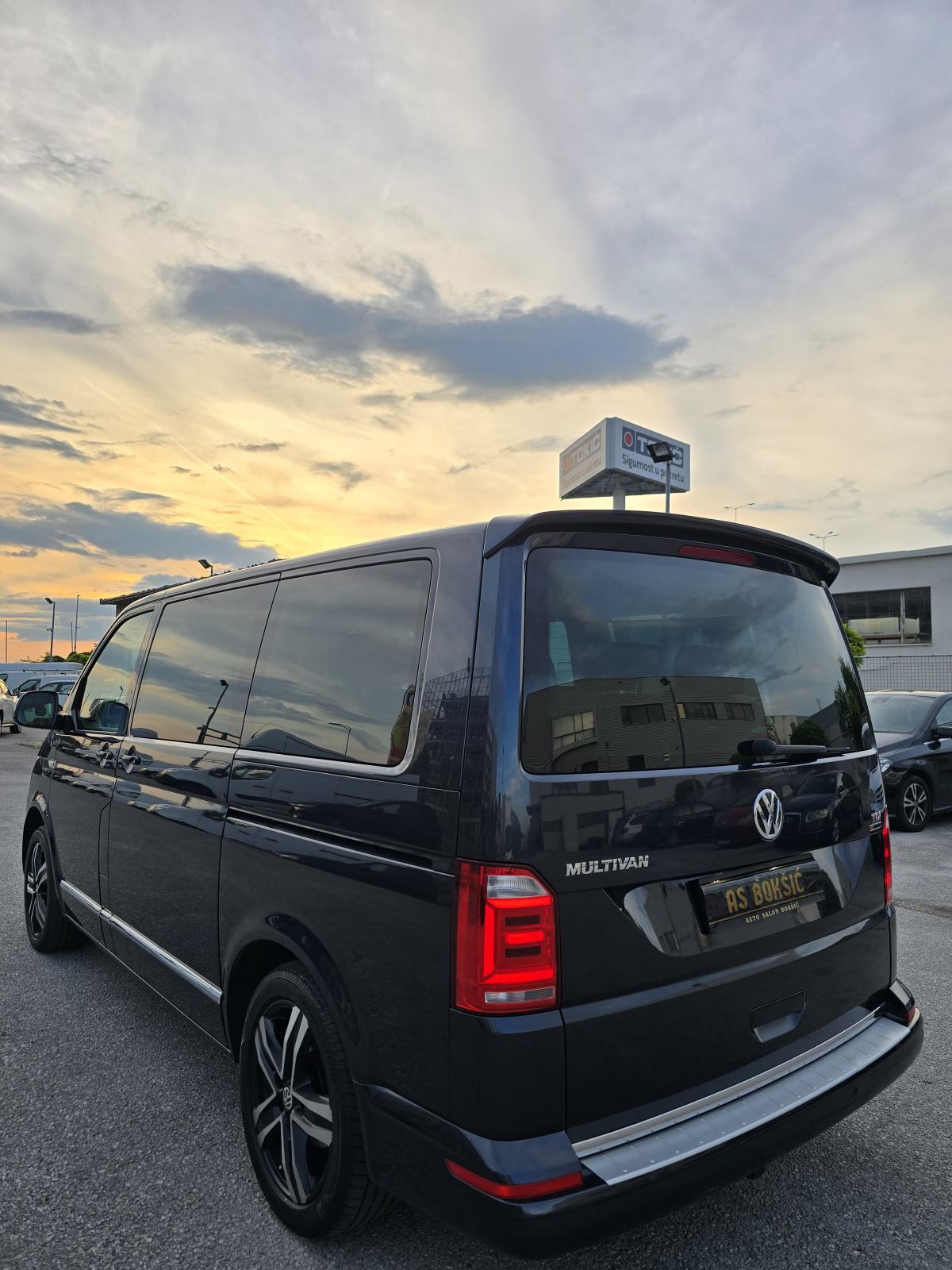 VW MULTIVAN 2.0 TDI DSG 4MOTION HIGHLINE * FULL OPREMA*ODLIČNO STANJE, fotografija 3