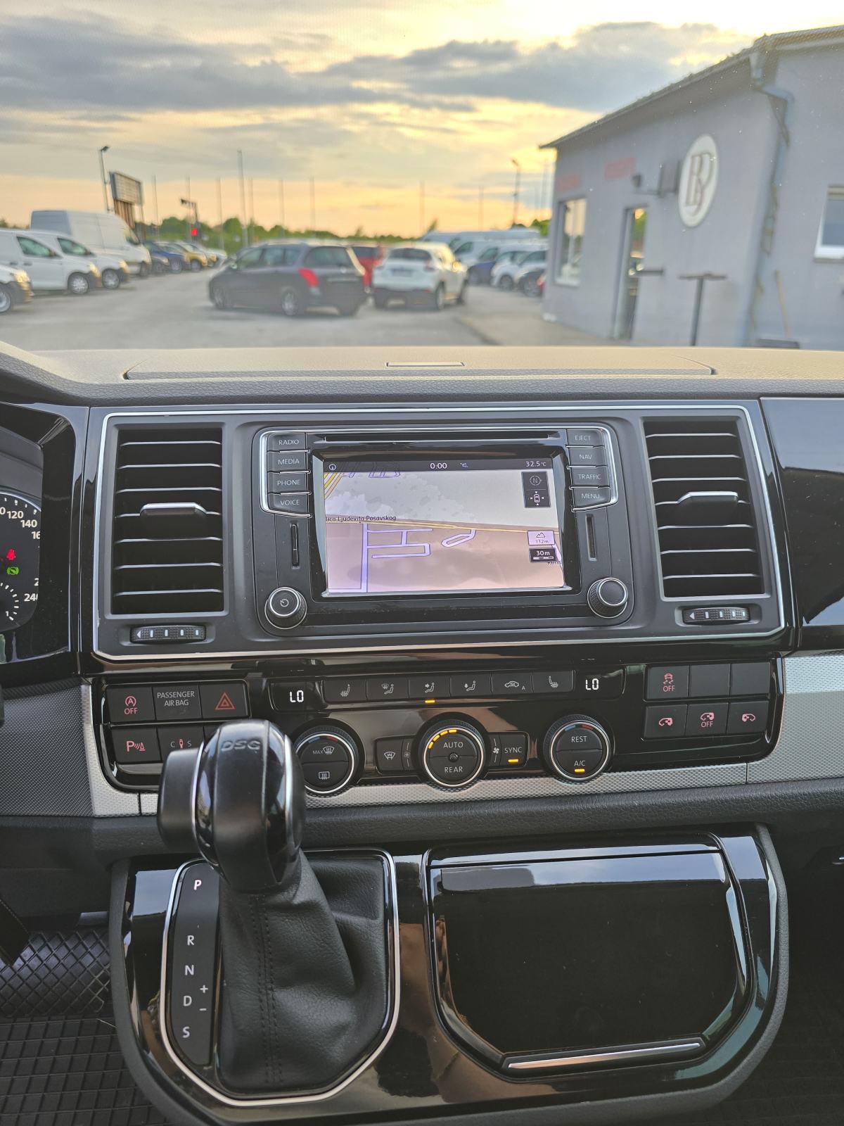 VW MULTIVAN 2.0 TDI DSG 4MOTION HIGHLINE * FULL OPREMA*ODLIČNO STANJE, fotografija 16
