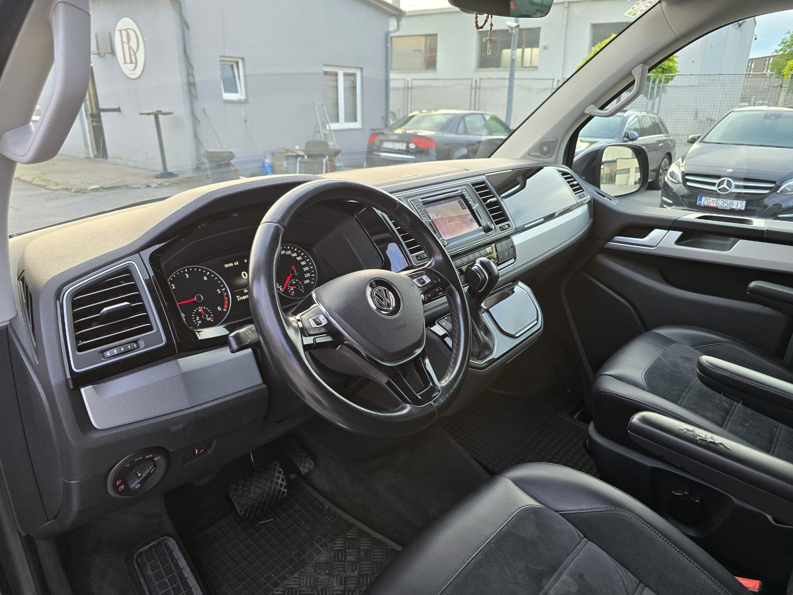 VW MULTIVAN 2.0 TDI DSG 4MOTION HIGHLINE * FULL OPREMA*ODLIČNO STANJE, fotografija 12