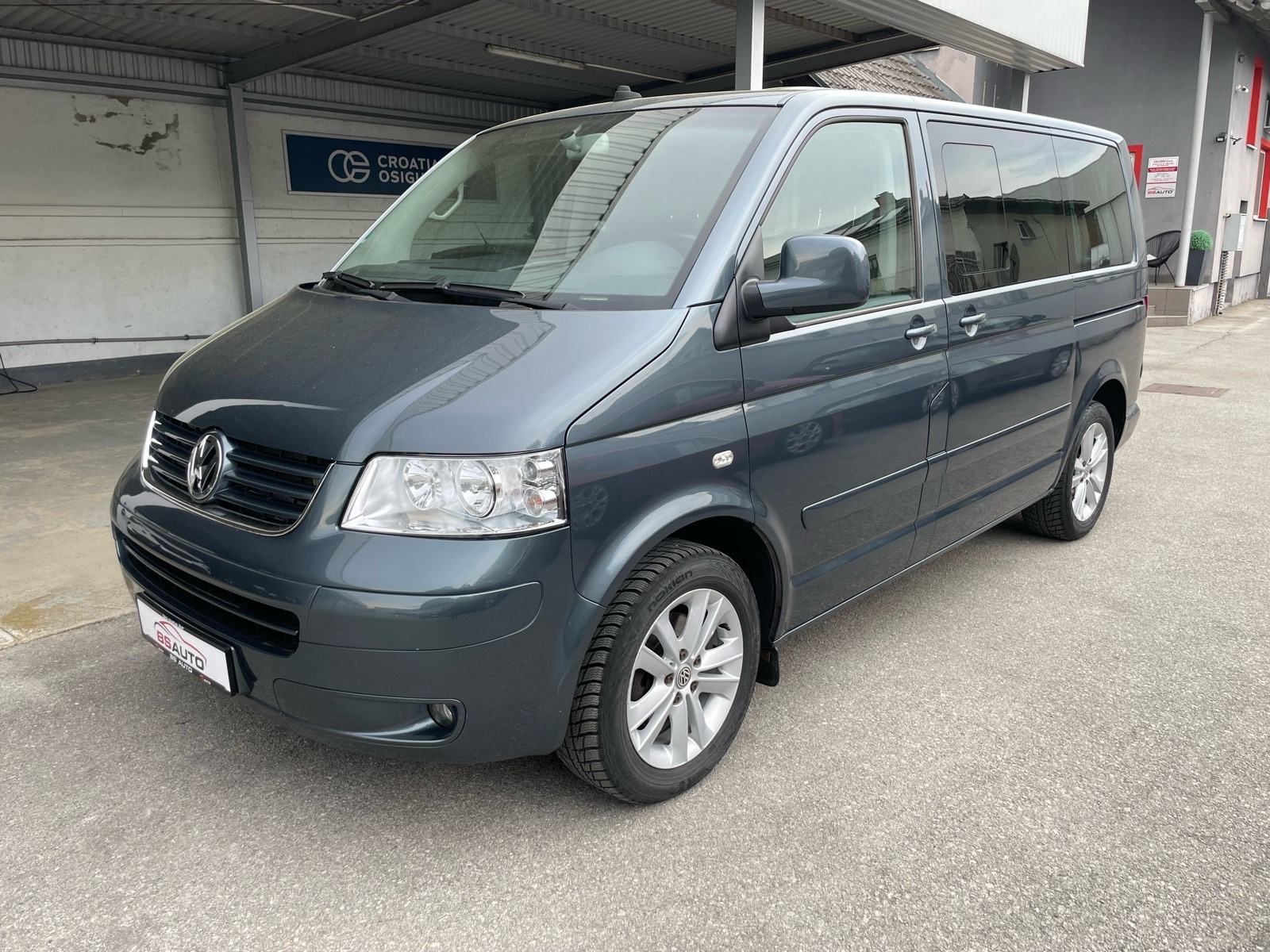VW Multivan 2,5 TDI Highline - kamper, fotografija 1