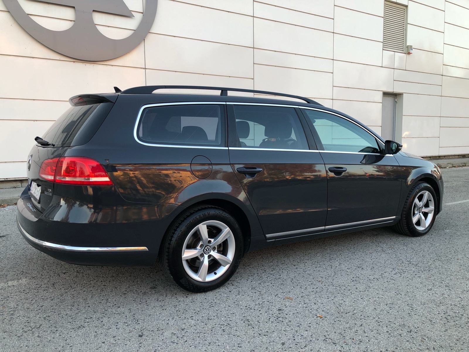 VW PASAT 1,6 TDI **KO IZ TVORNICE*MAXX *OPREMA,TV 12INČA,KAMERA,NAVI**, fotografija 3