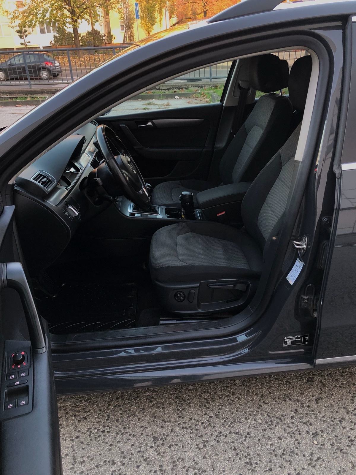 VW PASAT 1,6 TDI **KO IZ TVORNICE*MAXX *OPREMA,TV 12INČA,KAMERA,NAVI**, fotografija 14