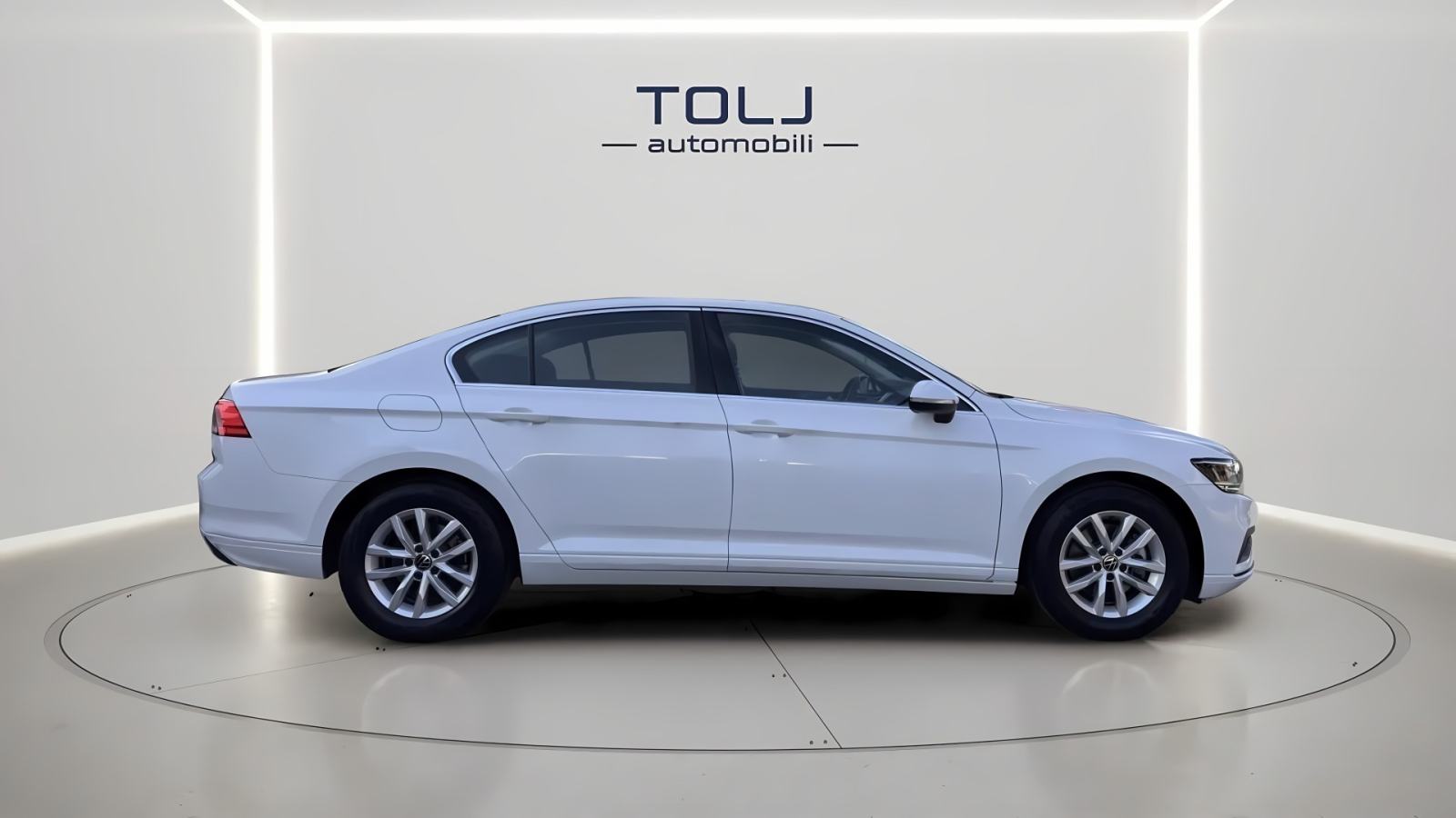 VW PASSAT 1,5 TSI *60.650KM* *PDV* *1.VL* *HR AUTO* *SERVISNA*, fotografija 5