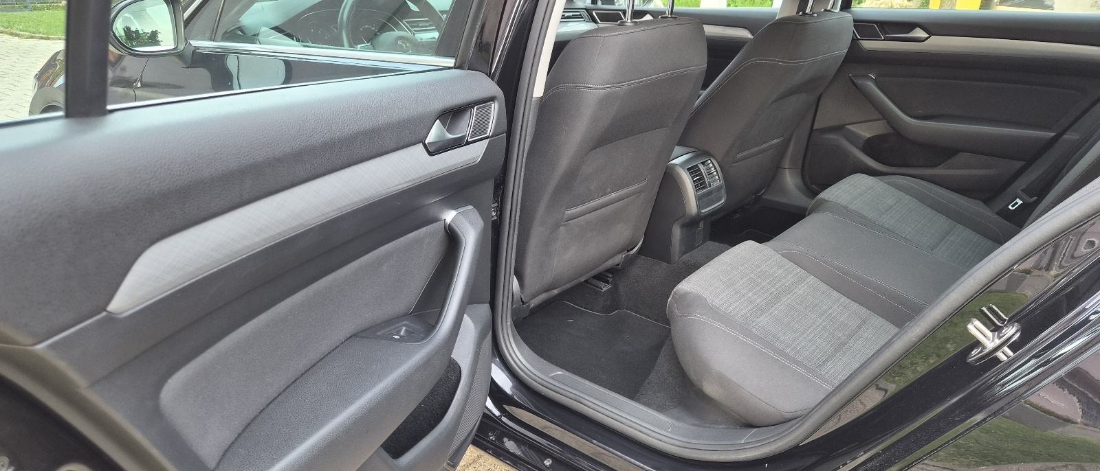 VW Passat 1,5 TSI DSG HR VOZILO KAO NOVO 1VLASNIK, fotografija 12