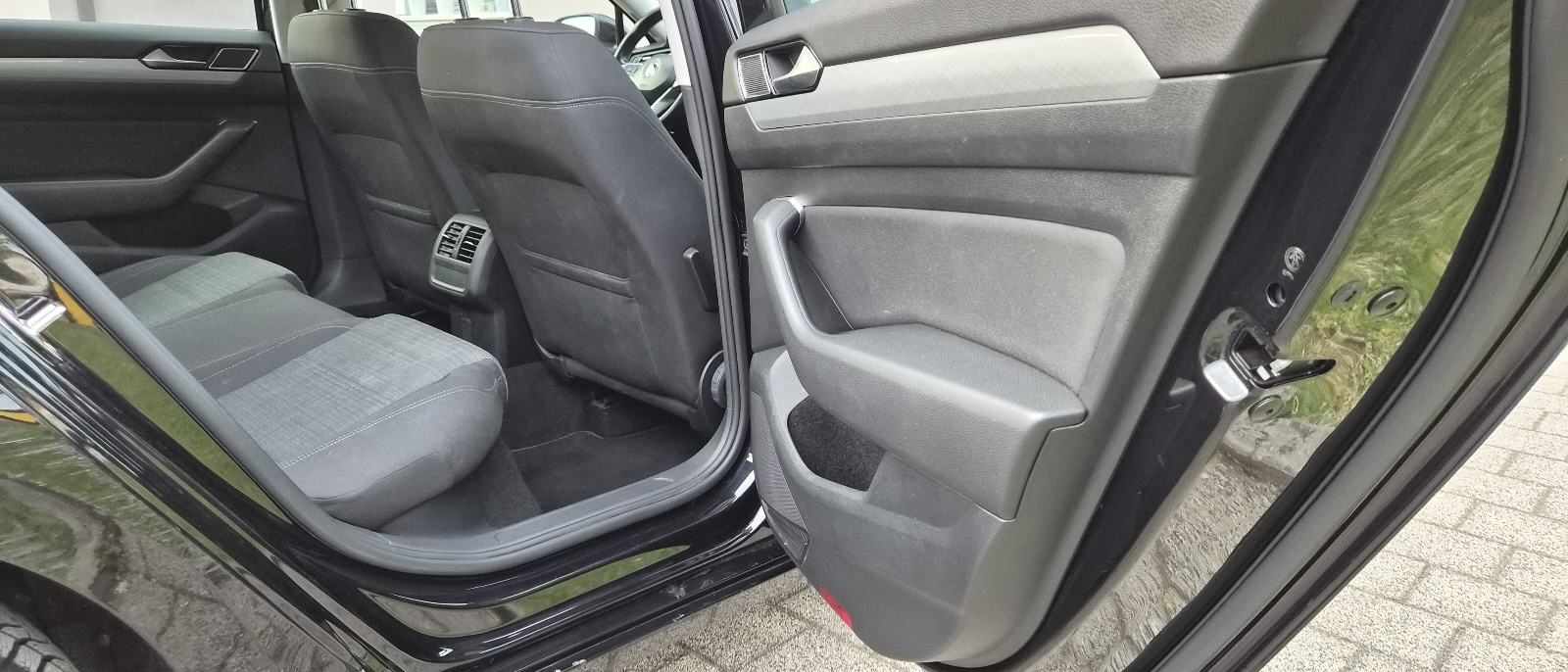 VW Passat 1,5 TSI DSG HR VOZILO KAO NOVO 1VLASNIK, fotografija 13