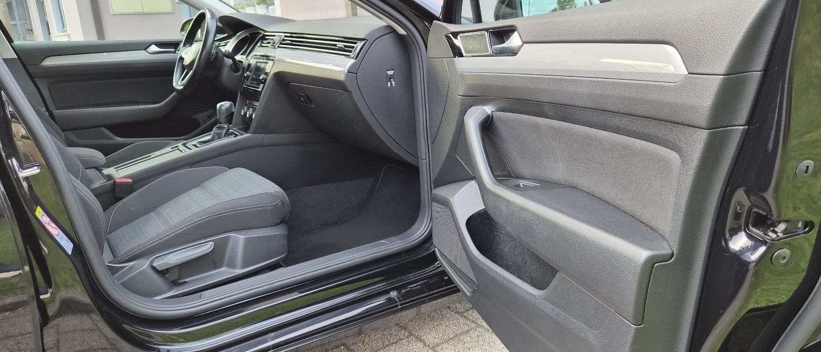 VW Passat 1,5 TSI DSG HR VOZILO KAO NOVO 1VLASNIK, fotografija 14