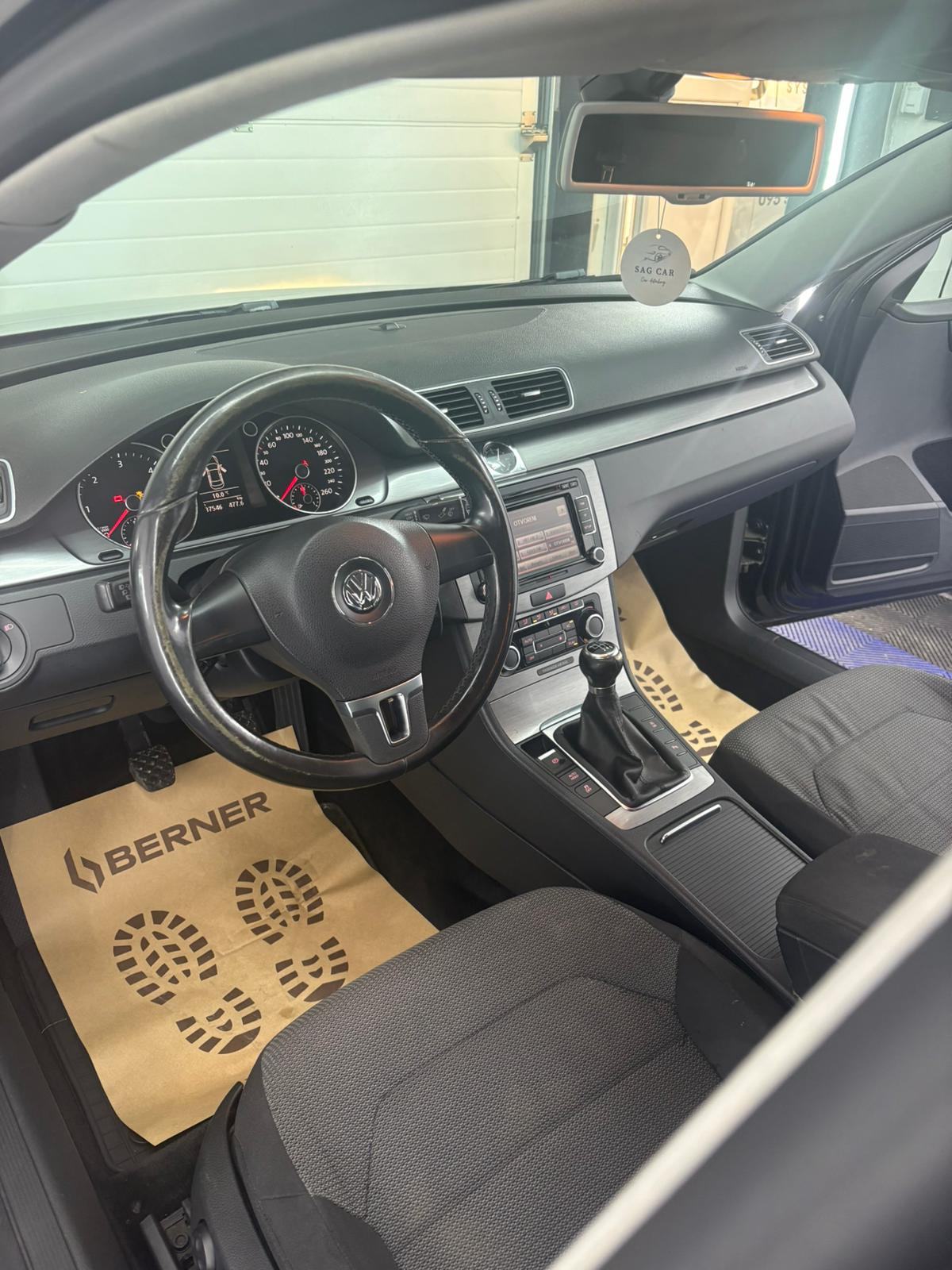 VW Passat 1,6 TDI 2011, prvi vlasnik, fotografija 14