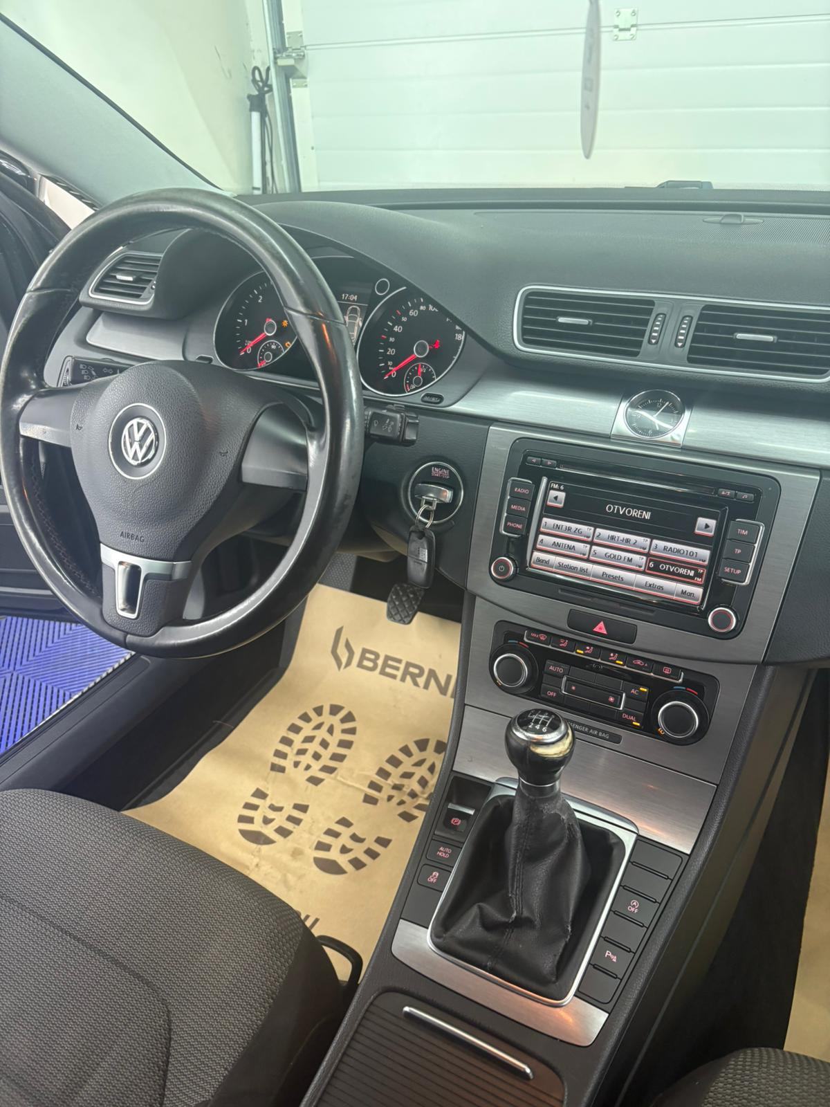 VW Passat 1,6 TDI 2011, prvi vlasnik, fotografija 11