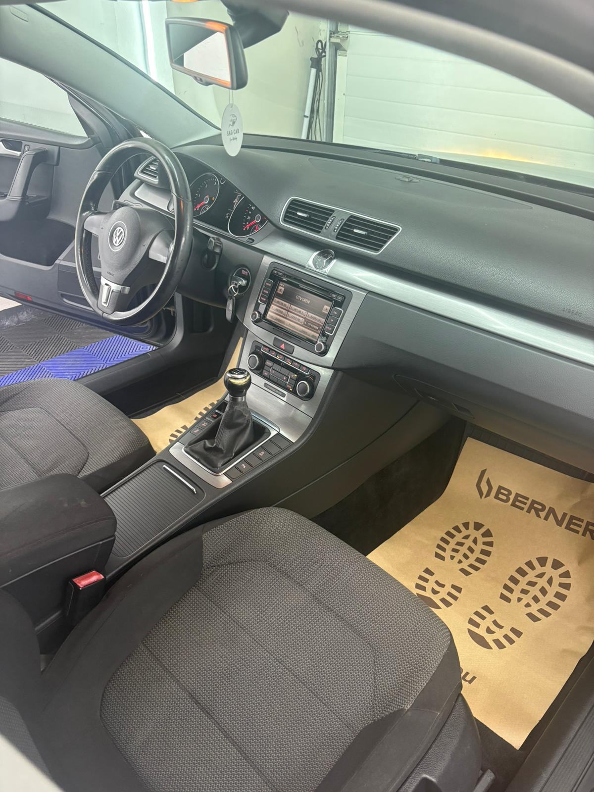 VW Passat 1,6 TDI 2011, prvi vlasnik, fotografija 13