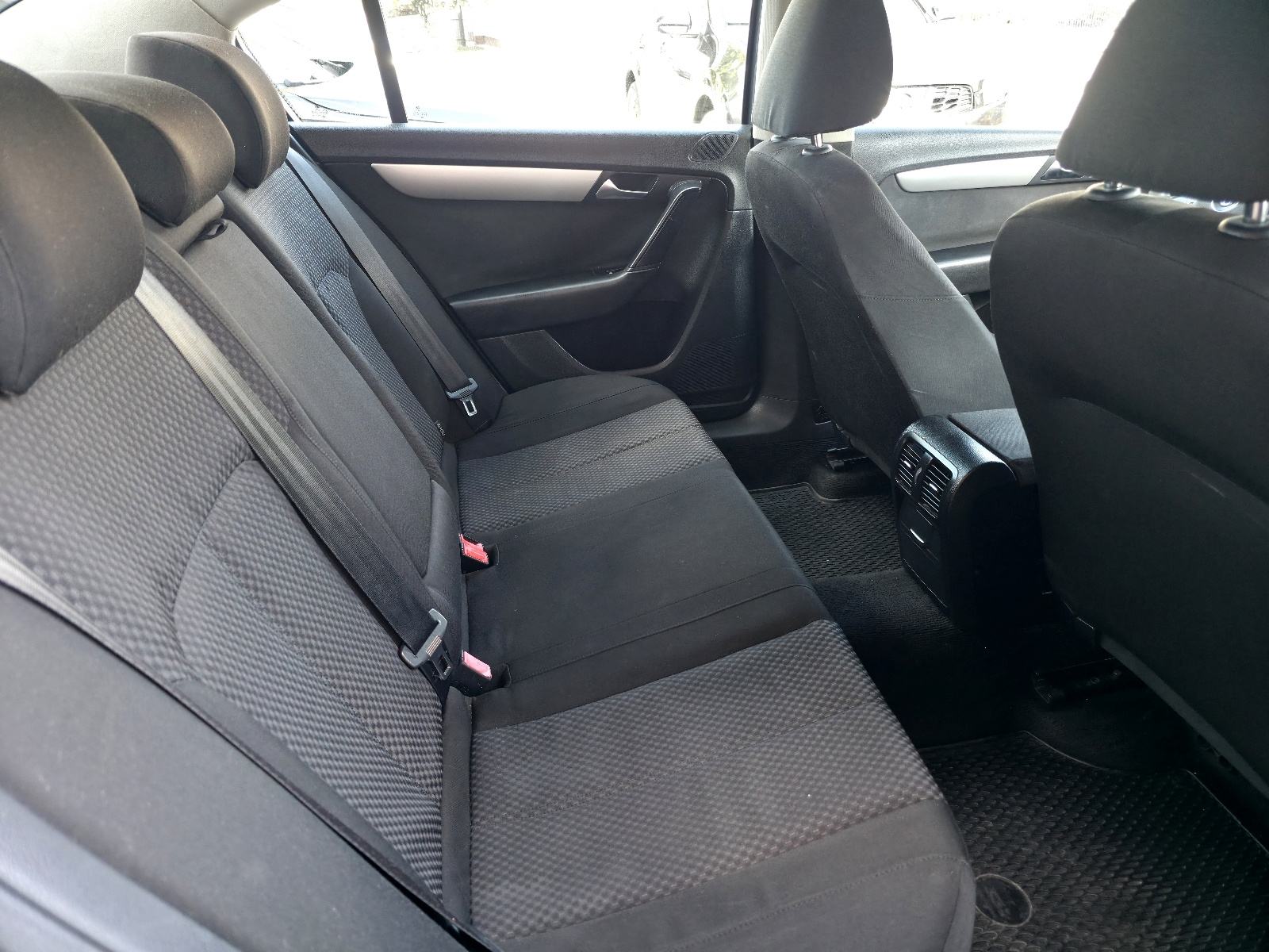 VW Passat 1.6 tdi 2011 . Reg 2/2027, fotografija 18