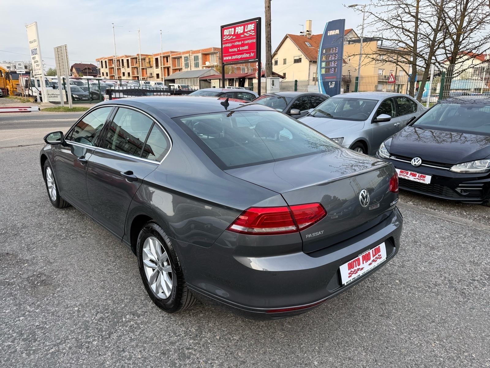 VW Passat 1.6 TDI Bluemotion // 1.Vlasnik - 2015.g - 158.000km, fotografija 2