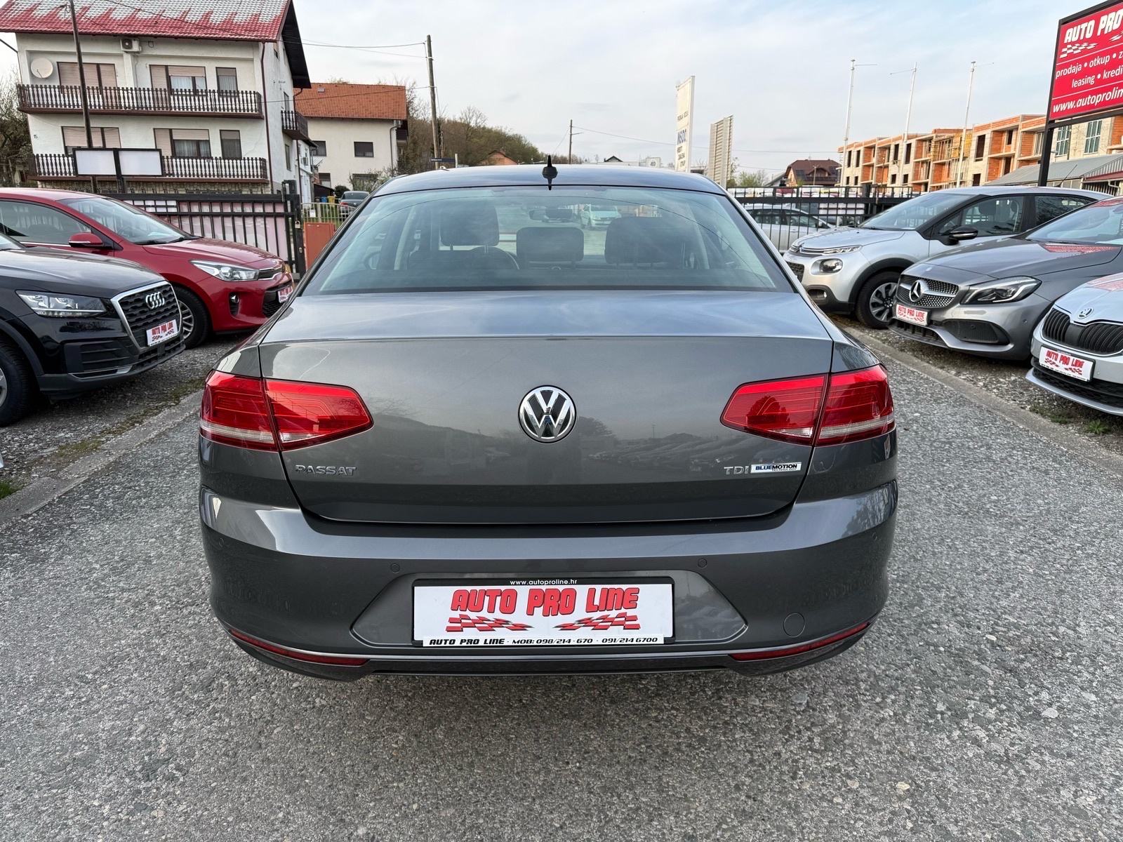 VW Passat 1.6 TDI Bluemotion // 1.Vlasnik - 2015.g - 158.000km, fotografija 3