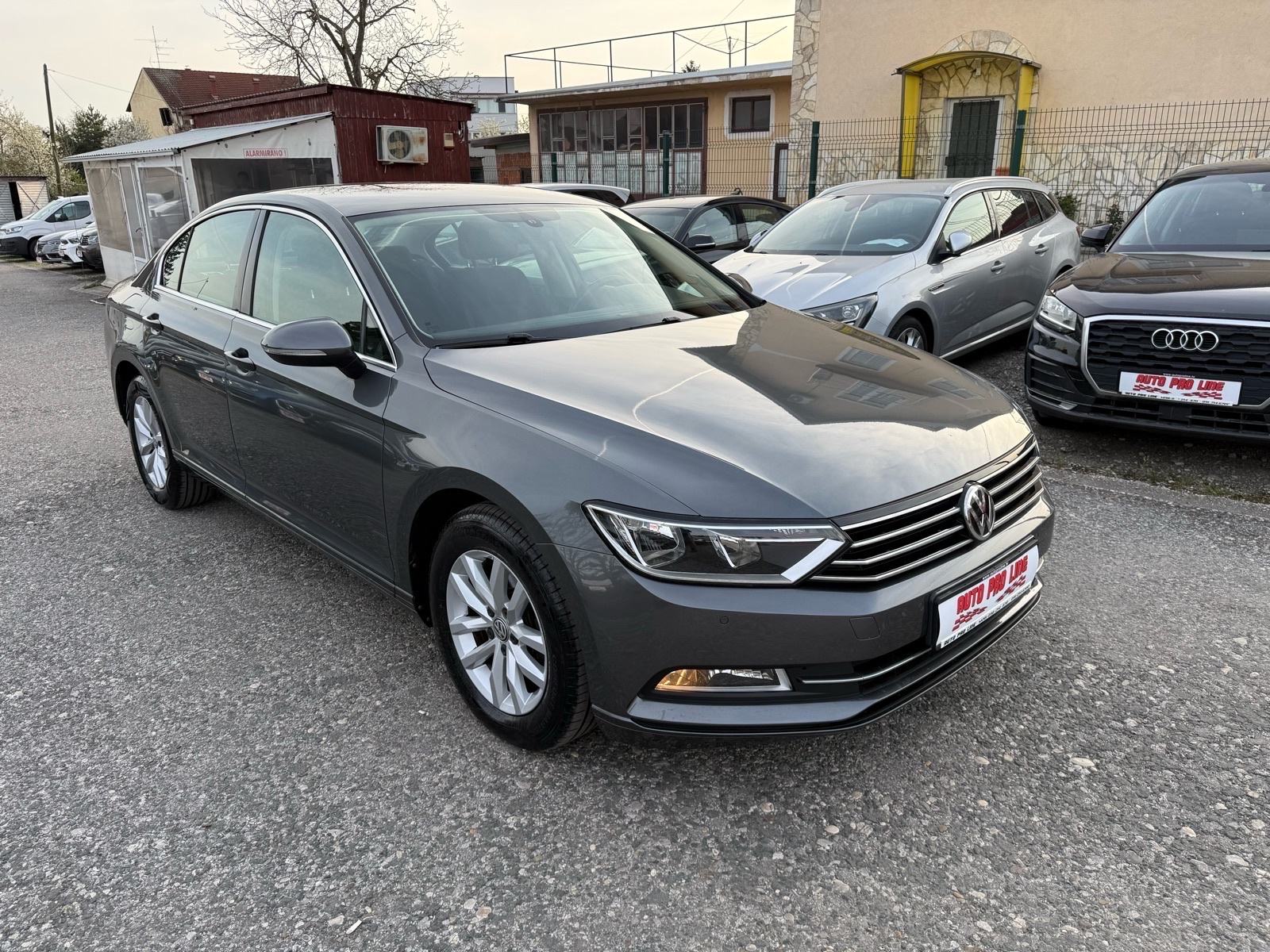 VW Passat 1.6 TDI Bluemotion // 1.Vlasnik - 2015.g - 158.000km, fotografija 5