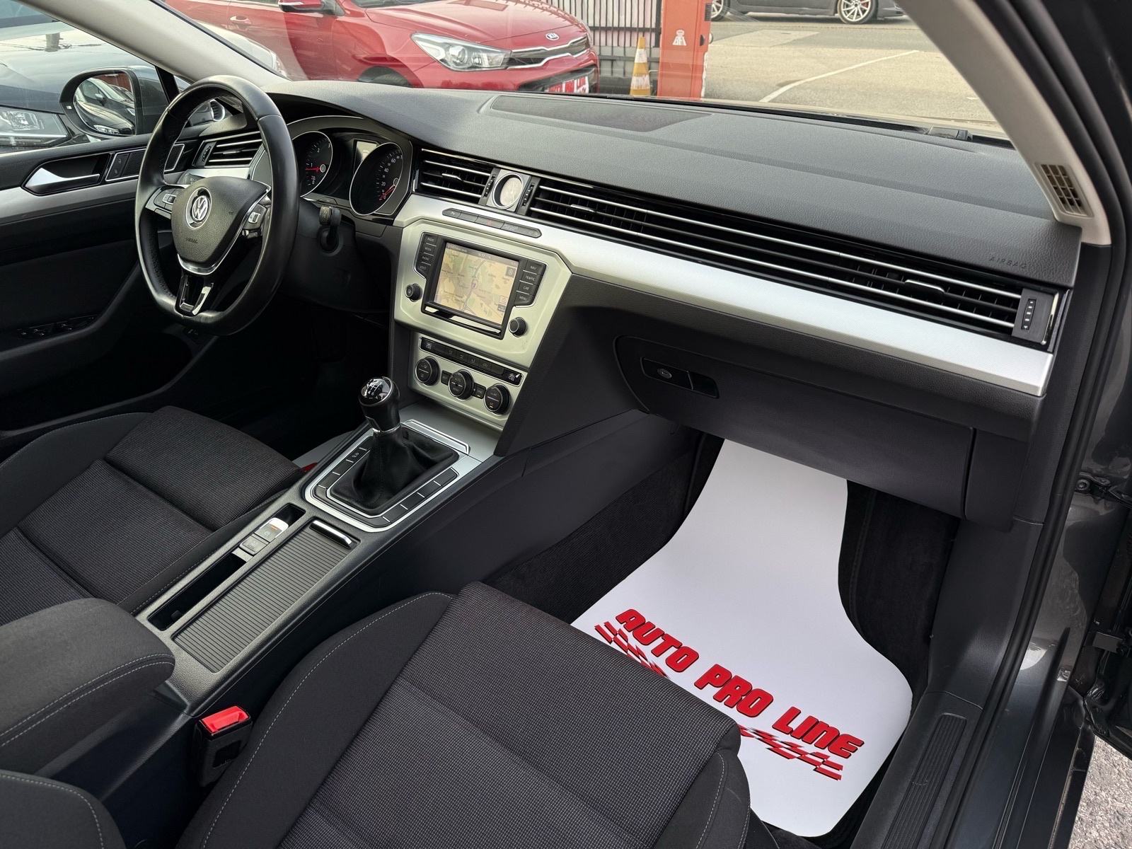 VW Passat 1.6 TDI Bluemotion // 1.Vlasnik - 2015.g - 158.000km, fotografija 8