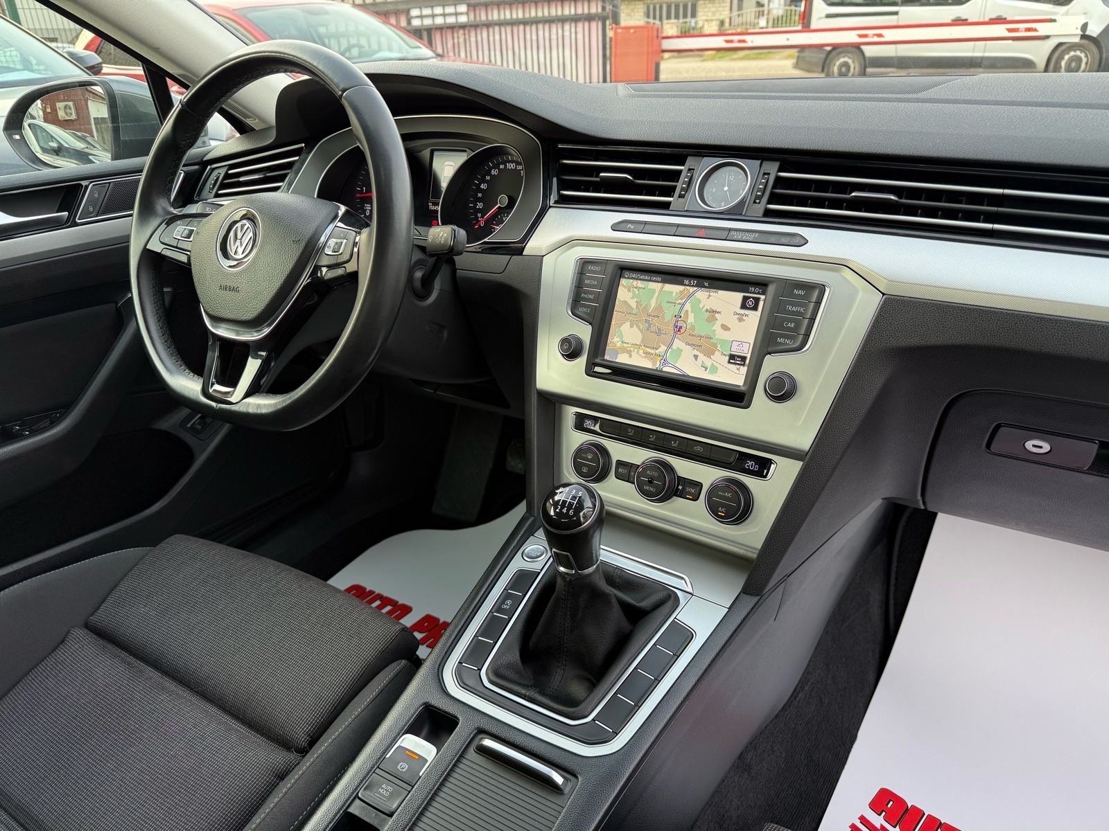 VW Passat 1.6 TDI Bluemotion // 1.Vlasnik - 2015.g - 158.000km, fotografija 11