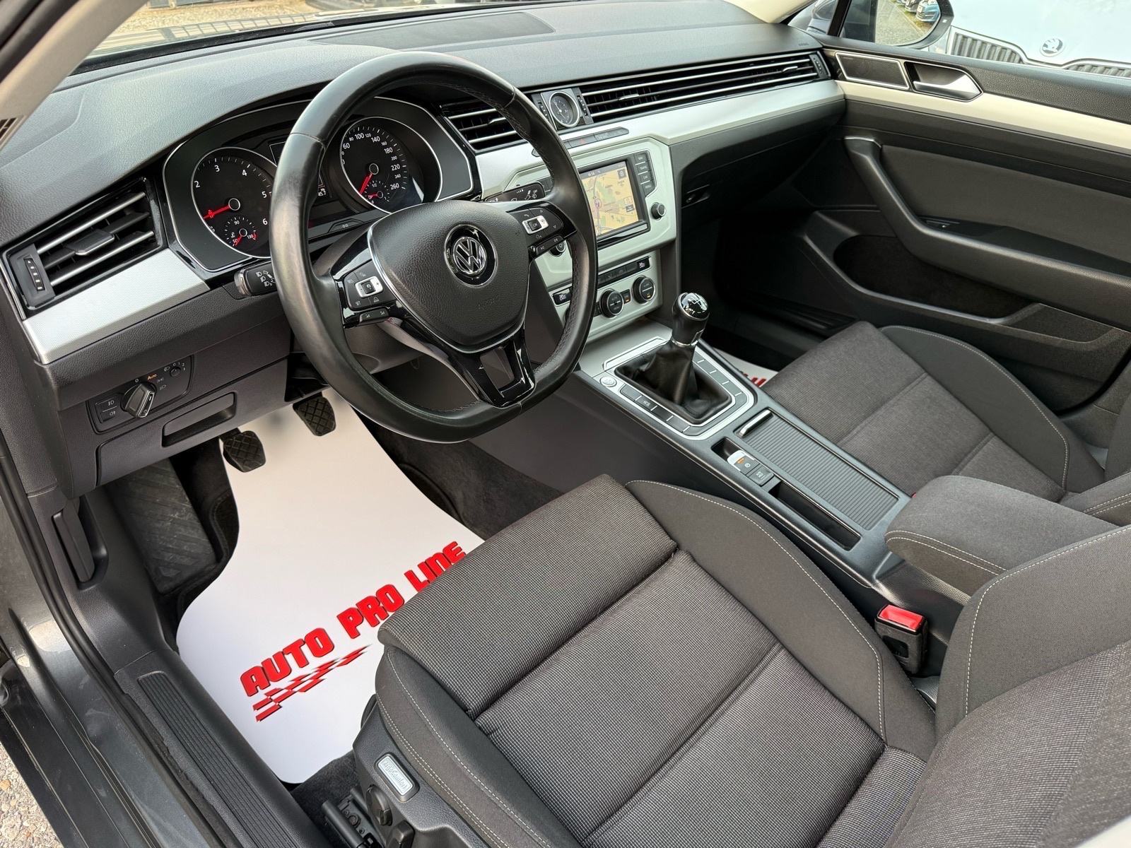 VW Passat 1.6 TDI Bluemotion // 1.Vlasnik - 2015.g - 158.000km, fotografija 7