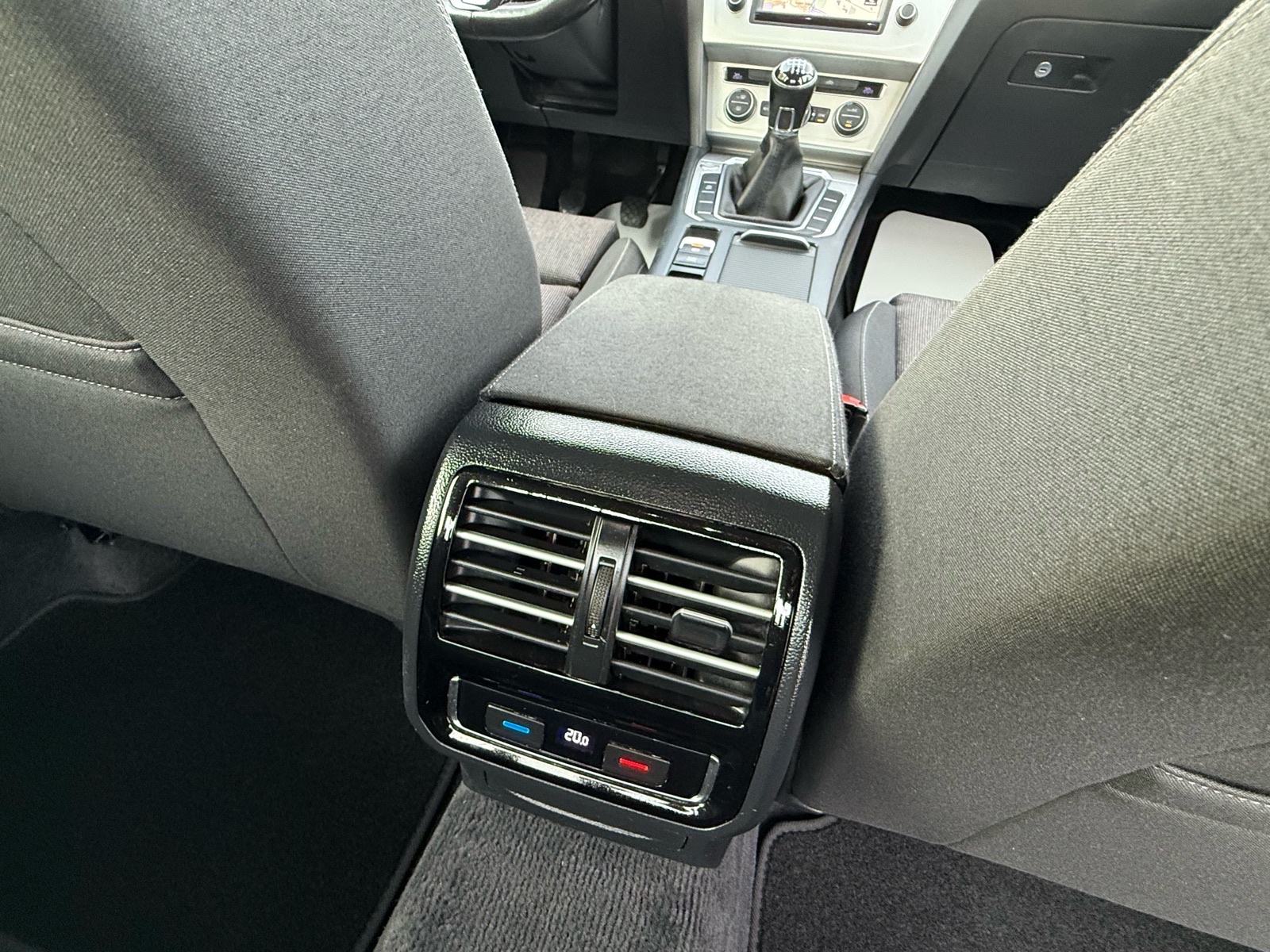 VW Passat 1.6 TDI Bluemotion // 1.Vlasnik - 2015.g - 158.000km, fotografija 18