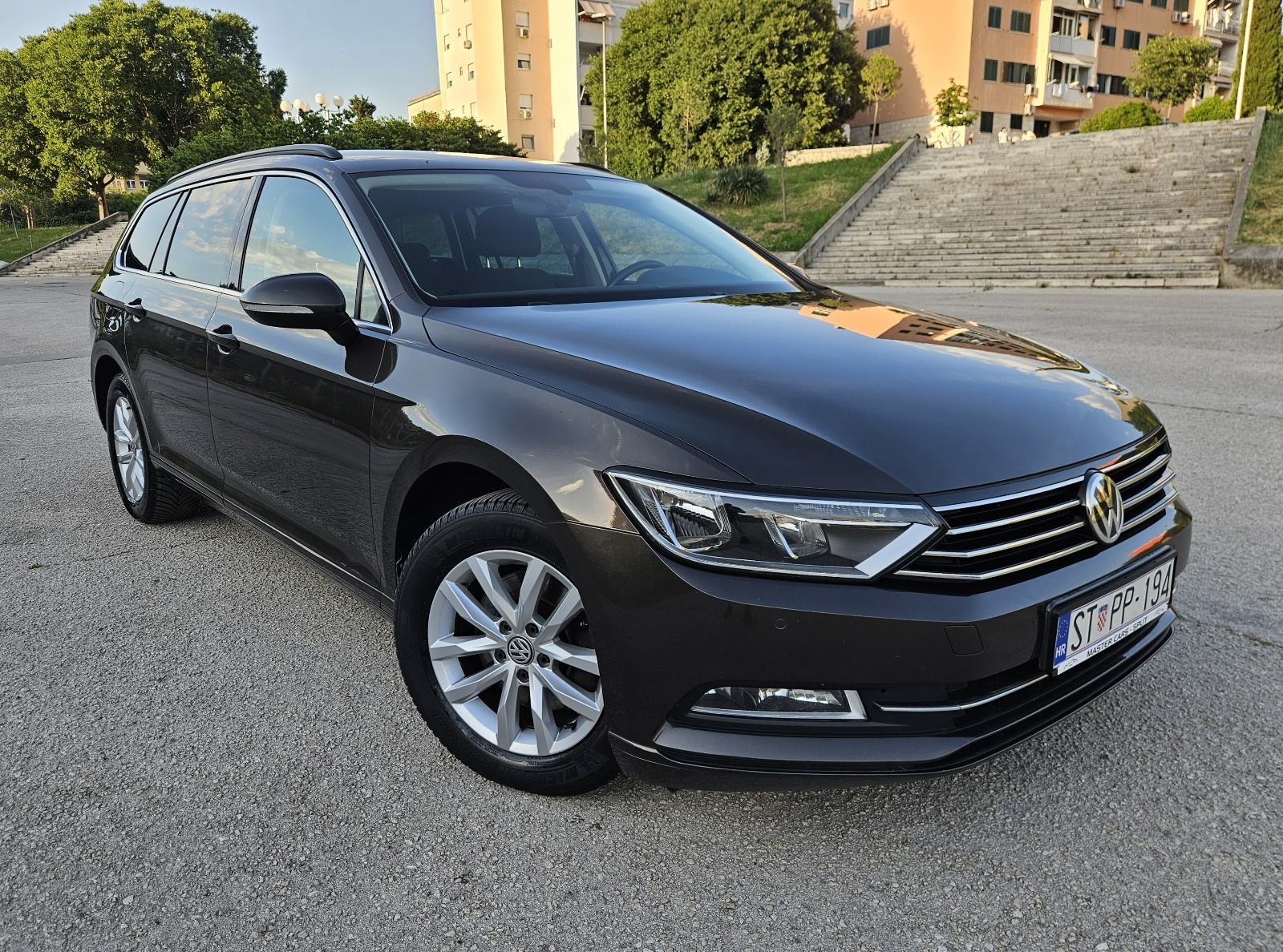VW PASSAT 1,6 TDI • COMFORLINE OPREMA • NOVI SERVIS • JAMSTVO, pogled izvana - slika 2