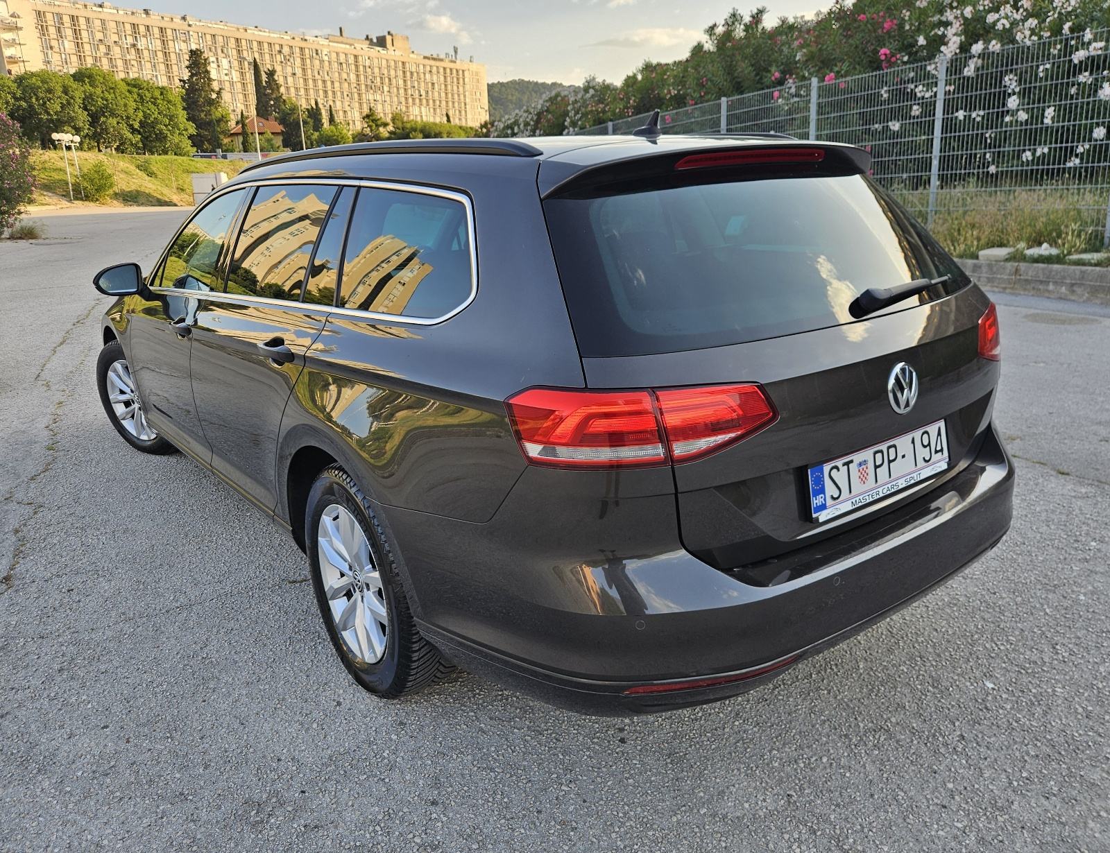 VW PASSAT 1,6 TDI • COMFORLINE OPREMA • NOVI SERVIS • JAMSTVO, pogled izvana - slika 4