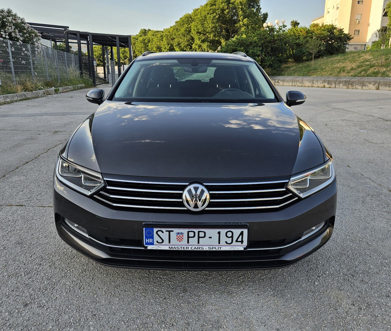 VW PASSAT 1,6 TDI • COMFORLINE OPREMA • NOVI SERVIS • JAMSTVO, fotografija 6