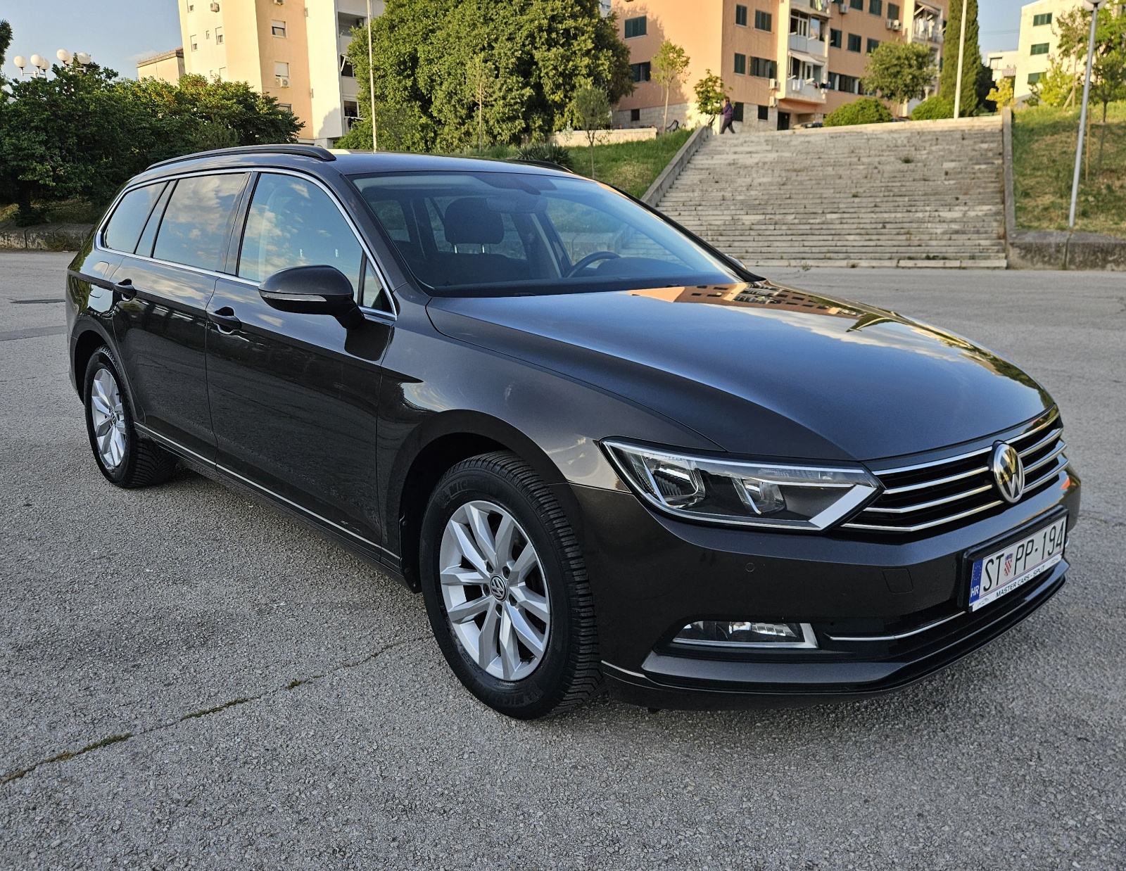 VW PASSAT 1,6 TDI • COMFORLINE OPREMA • NOVI SERVIS • JAMSTVO, fotografija 7