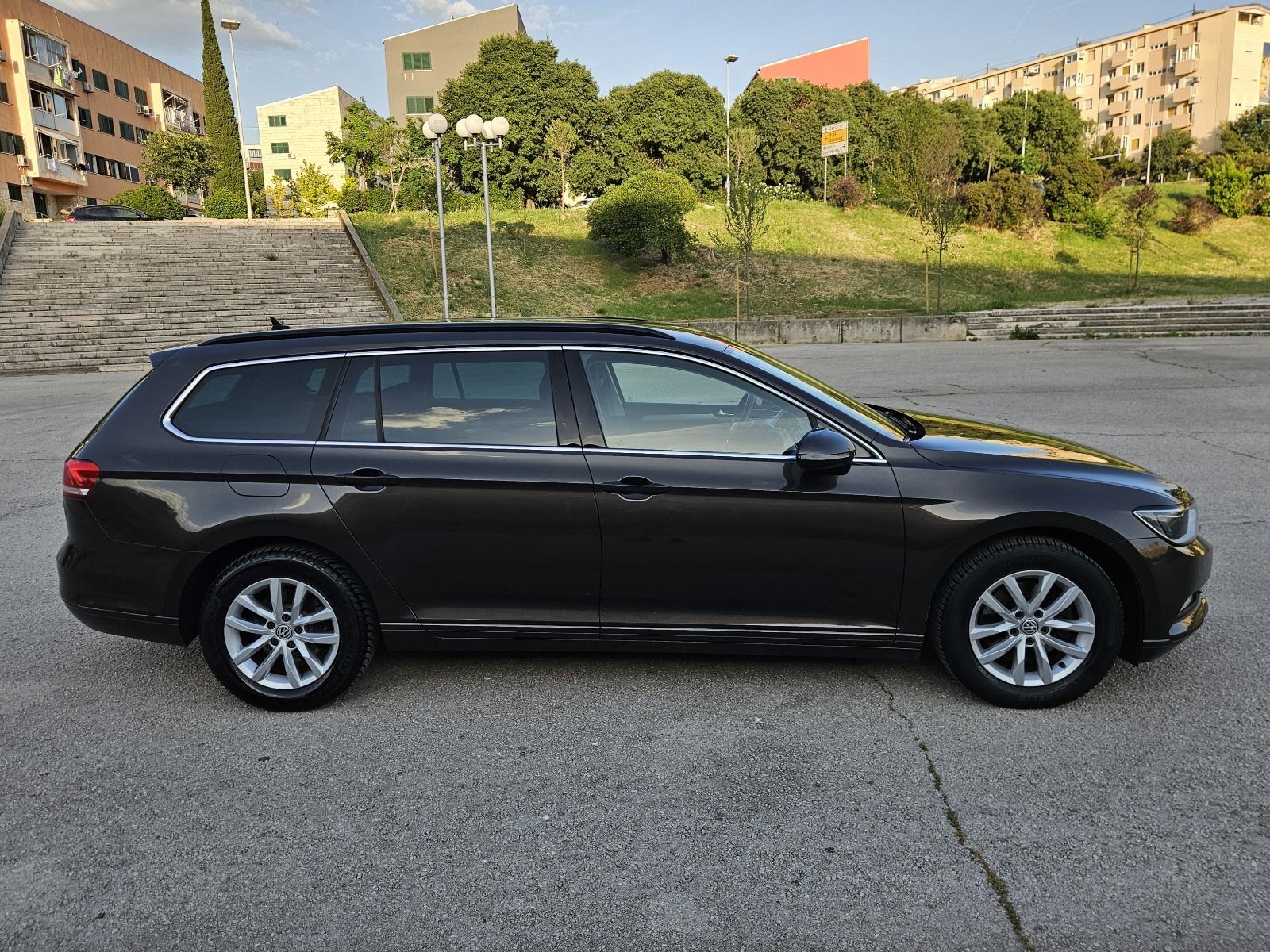 VW PASSAT 1,6 TDI • COMFORLINE OPREMA • NOVI SERVIS • JAMSTVO, fotografija 8