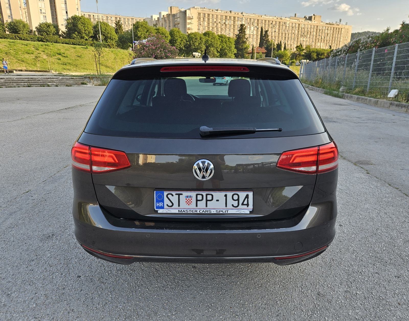 VW PASSAT 1,6 TDI • COMFORLINE OPREMA • NOVI SERVIS • JAMSTVO, fotografija 10