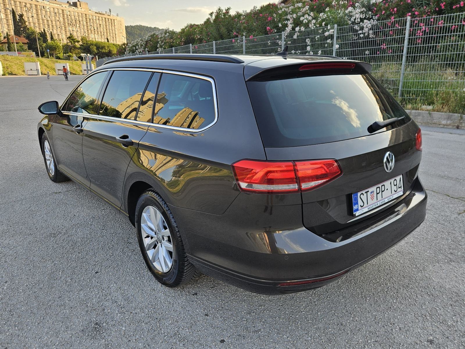 VW PASSAT 1,6 TDI • COMFORLINE OPREMA • NOVI SERVIS • JAMSTVO, fotografija 11