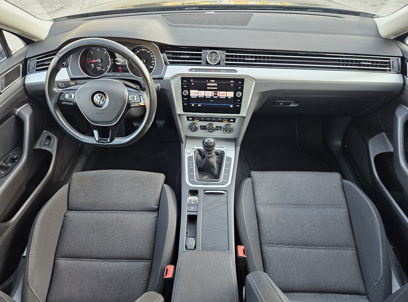 VW PASSAT 1,6 TDI • COMFORLINE OPREMA • NOVI SERVIS • JAMSTVO, fotografija 14