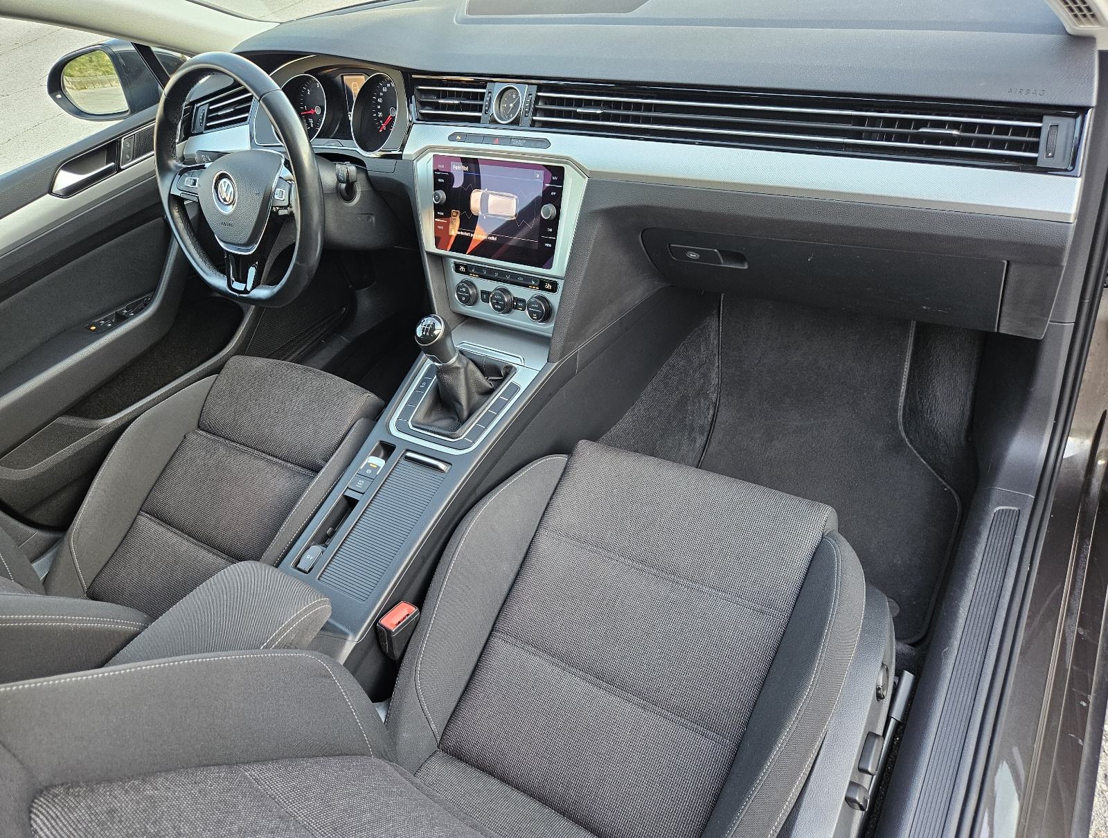VW PASSAT 1,6 TDI • COMFORLINE OPREMA • NOVI SERVIS • JAMSTVO, fotografija 15