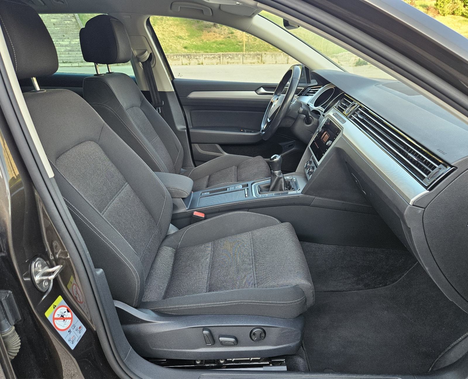 VW PASSAT 1,6 TDI • COMFORLINE OPREMA • NOVI SERVIS • JAMSTVO, fotografija 16