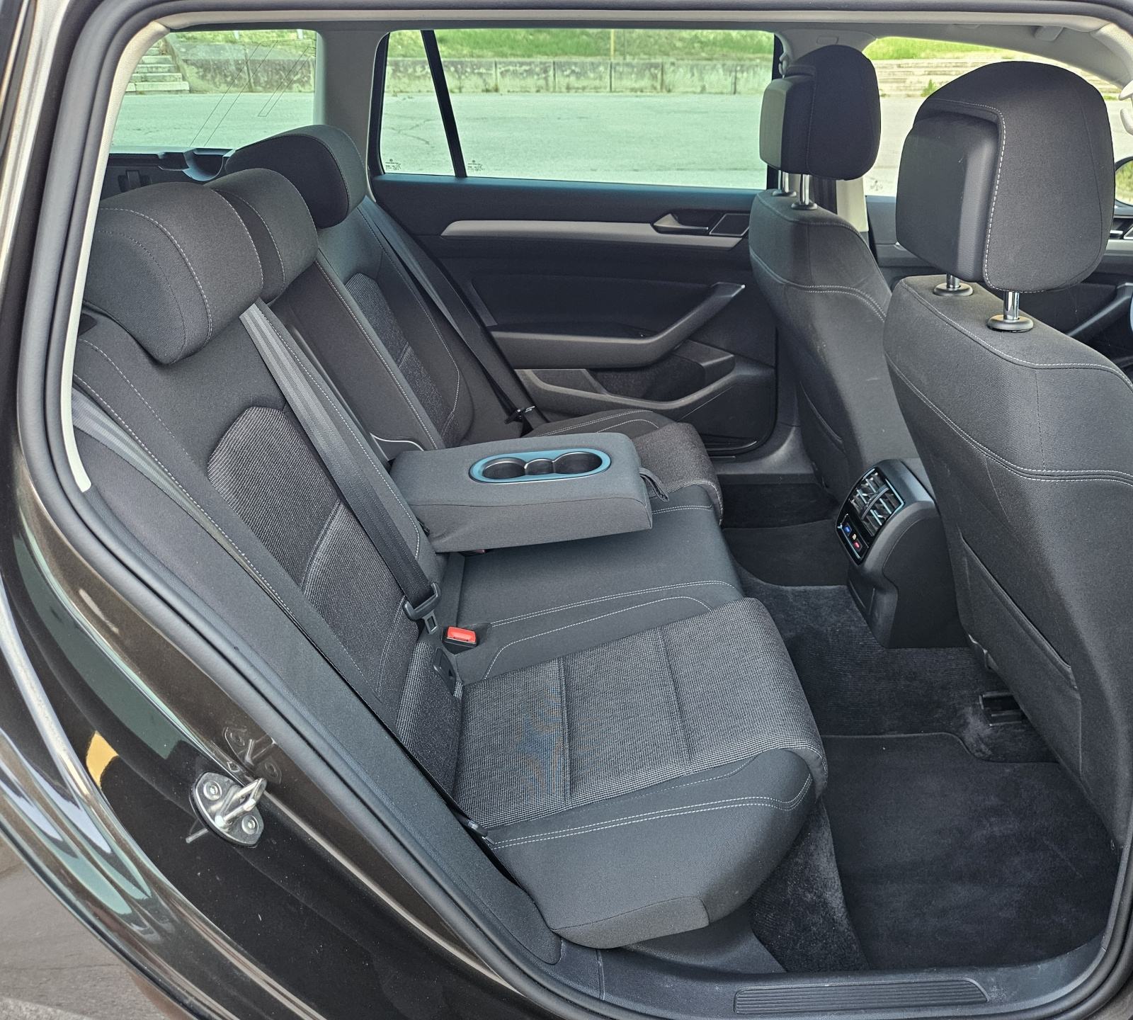 VW PASSAT 1,6 TDI • COMFORLINE OPREMA • NOVI SERVIS • JAMSTVO, fotografija 17