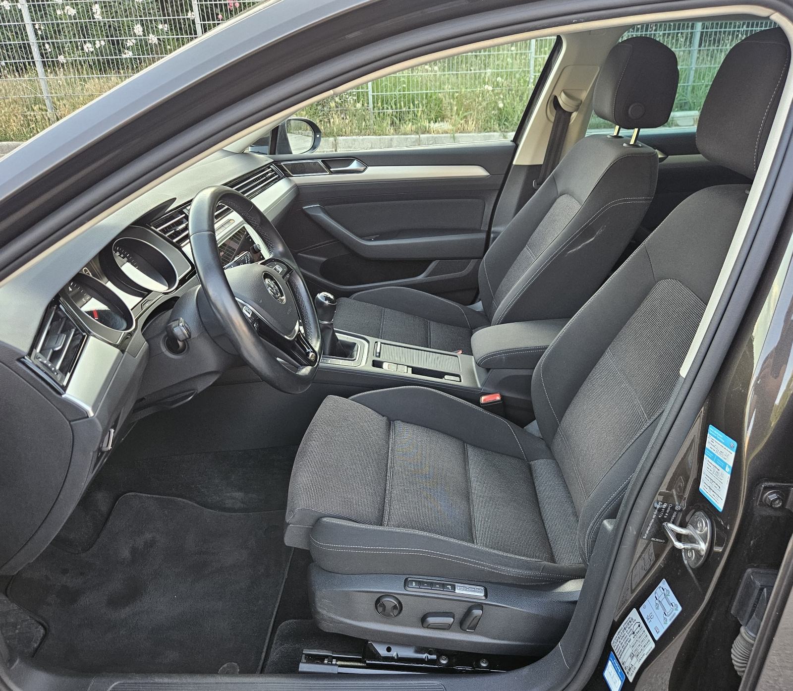 VW PASSAT 1,6 TDI • COMFORLINE OPREMA • NOVI SERVIS • JAMSTVO, fotografija 18