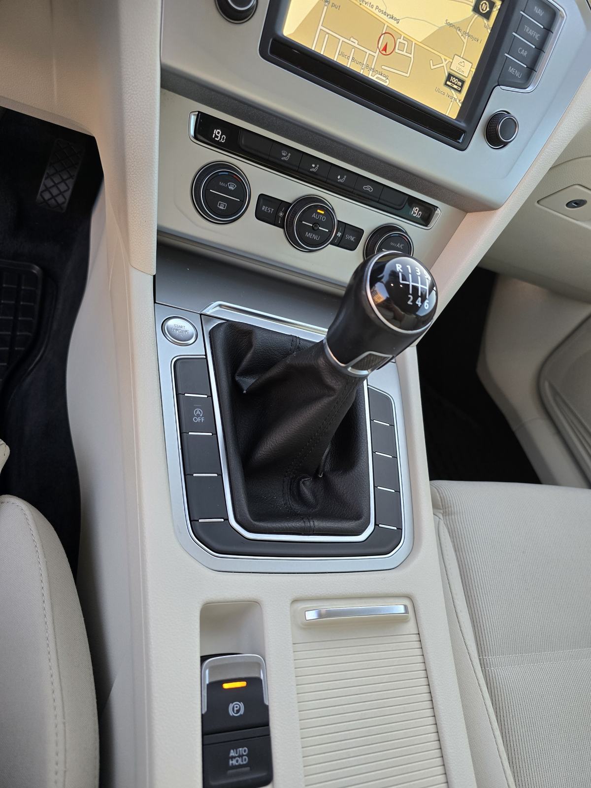 VW PASSAT 1.6 TDI COMFORTLINE * ODLIČNO STANJE * BEZ ULAGANJA *, fotografija 15