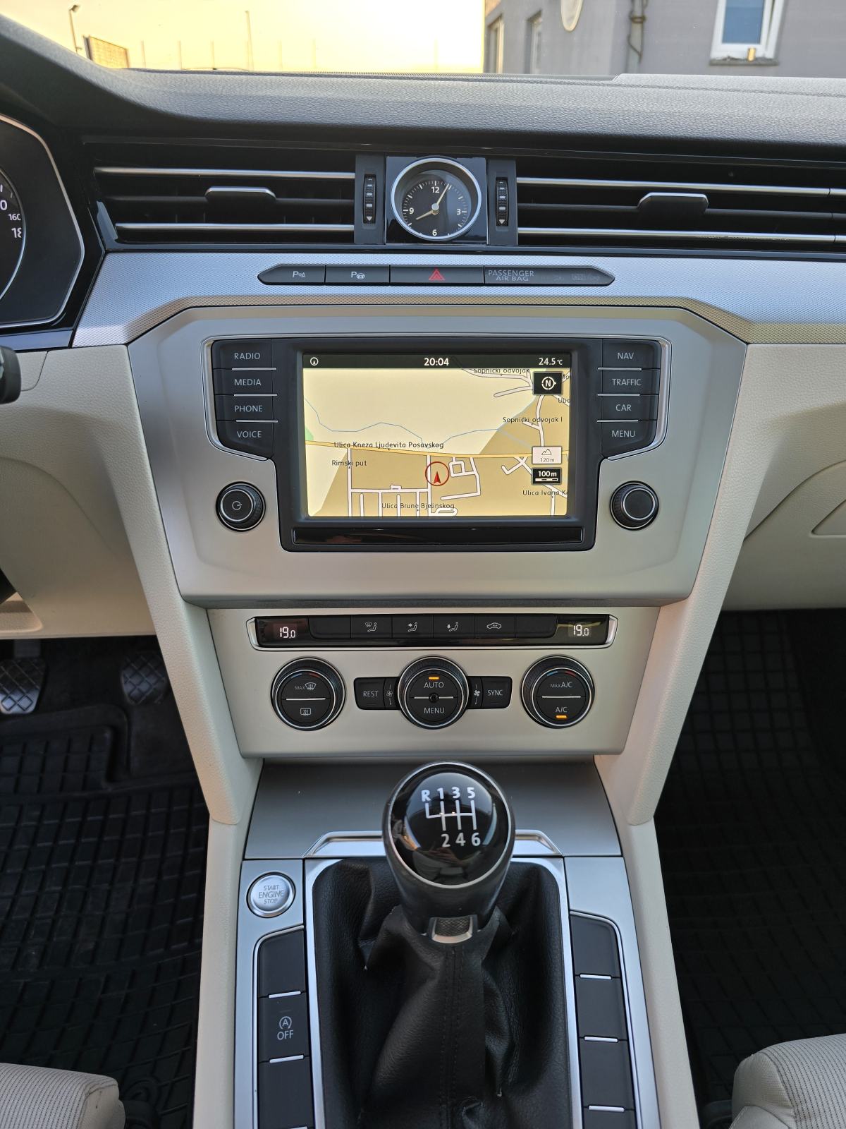 VW PASSAT 1.6 TDI COMFORTLINE * ODLIČNO STANJE * BEZ ULAGANJA *, fotografija 13