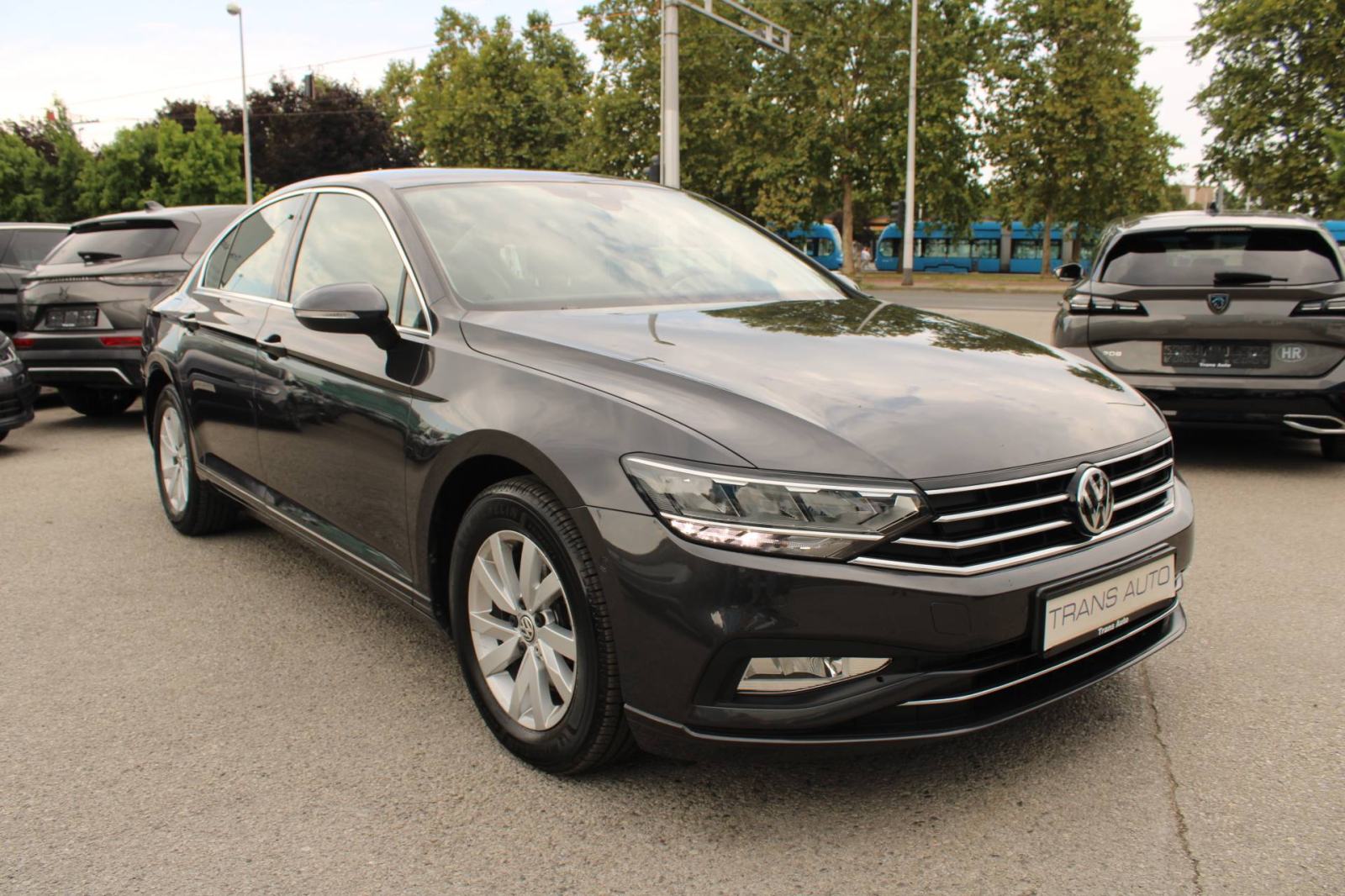 VW Passat 1.6 TDi DSG *LED, NAVIGACIJA, KAMERA*, fotografija 3