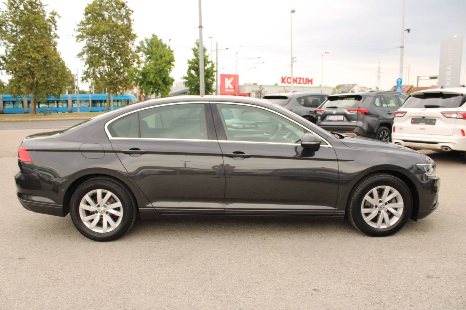 VW Passat 1.6 TDi DSG *LED, NAVIGACIJA, KAMERA*, fotografija 4