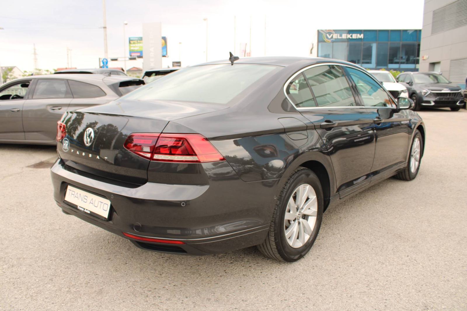 VW Passat 1.6 TDi DSG *LED, NAVIGACIJA, KAMERA*, fotografija 5