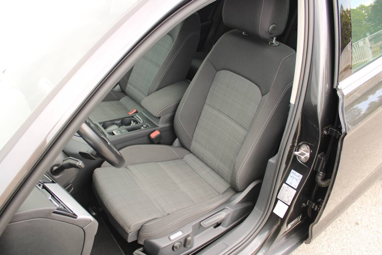 VW Passat 1.6 TDi DSG *LED, NAVIGACIJA, KAMERA*, fotografija 9
