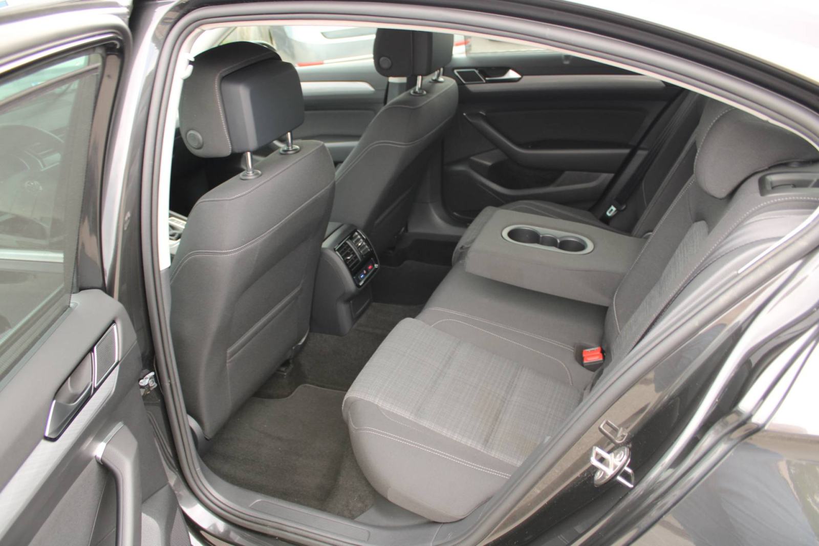 VW Passat 1.6 TDi DSG *LED, NAVIGACIJA, KAMERA*, fotografija 10