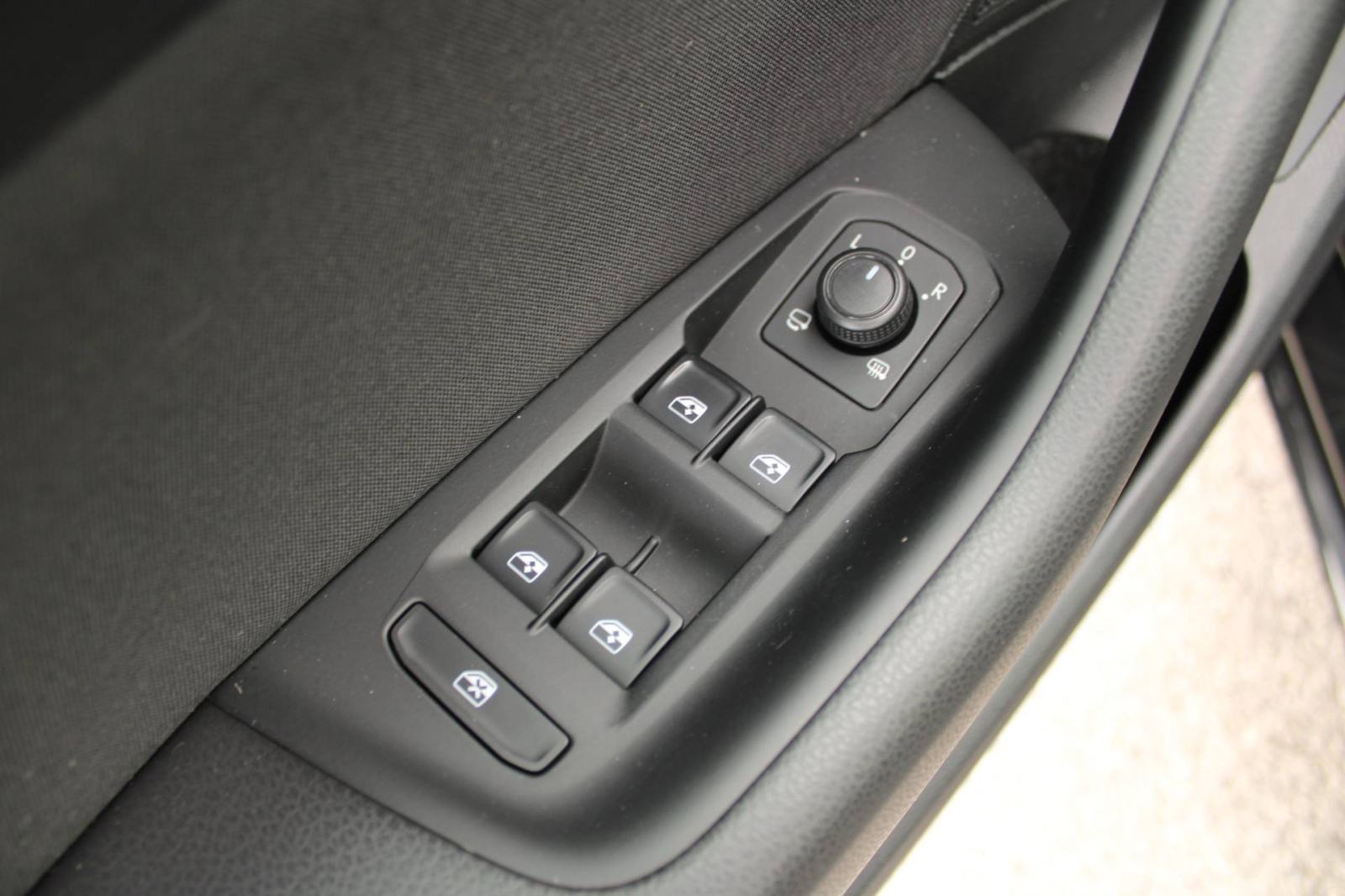 VW Passat 1.6 TDi DSG *LED, NAVIGACIJA, KAMERA*, fotografija 14