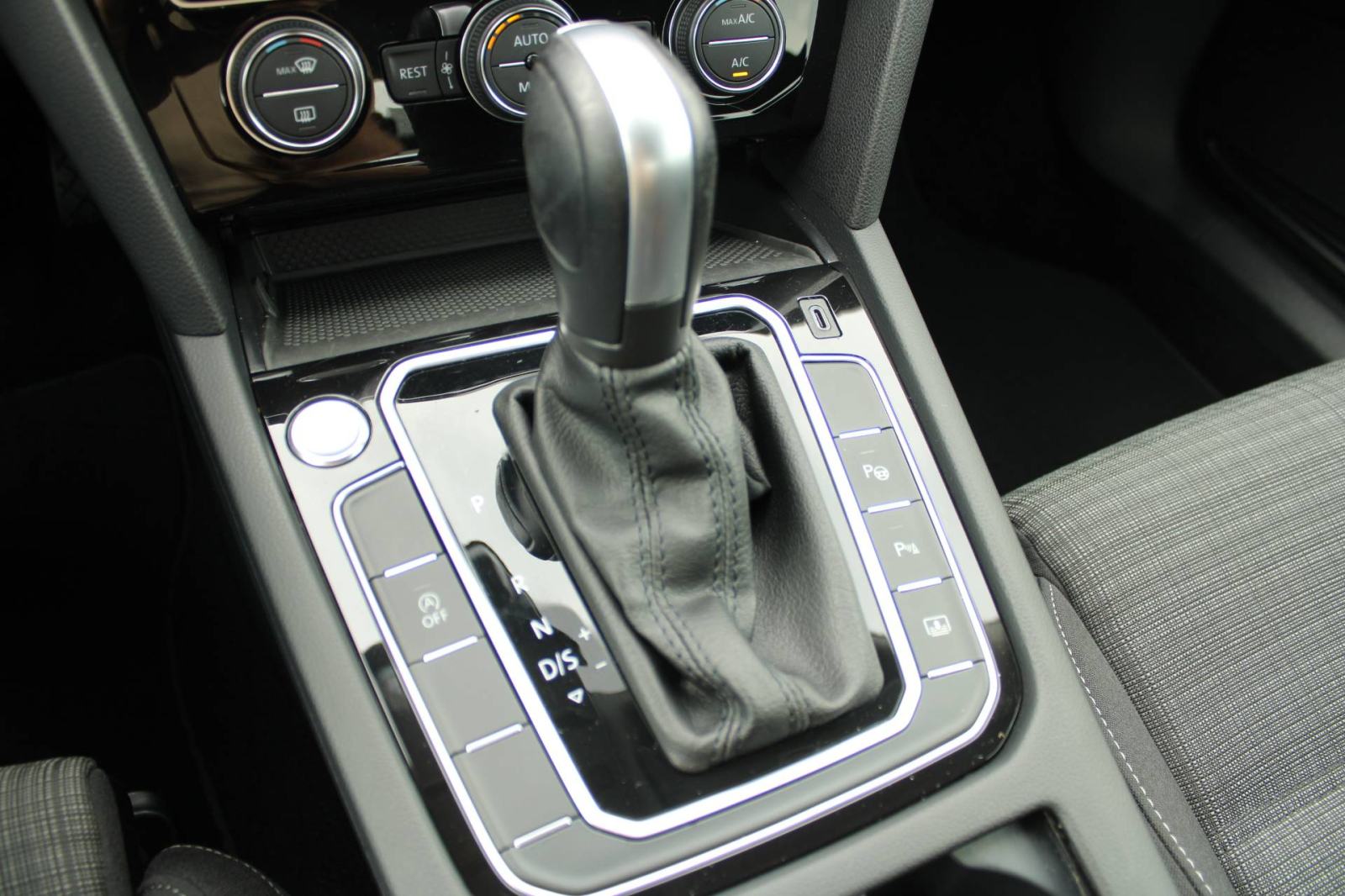 VW Passat 1.6 TDi DSG *LED, NAVIGACIJA, KAMERA*, fotografija 18