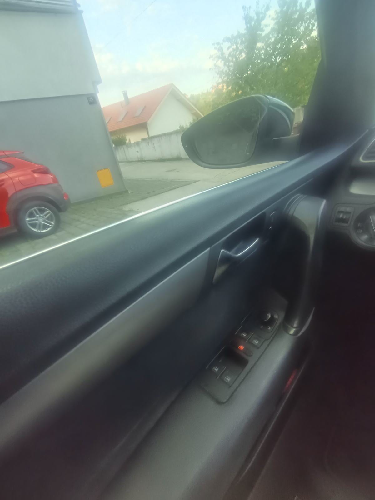 VW Passat 1,6 TDI- dugogodišnji vlasnik, nove gume, reg do 07/2027, fotografija 7