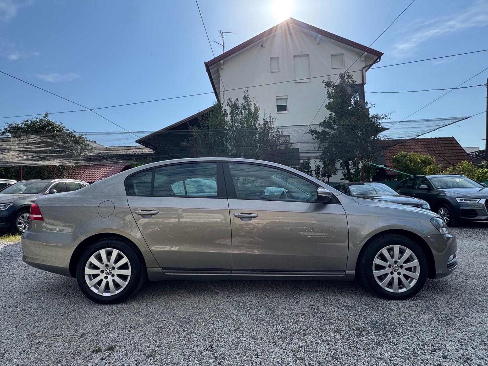 VW Passat 1,6 TDI LIMUZINA / HR VOZILO / NEMA PRIJENOSA / KLIMA, fotografija 4