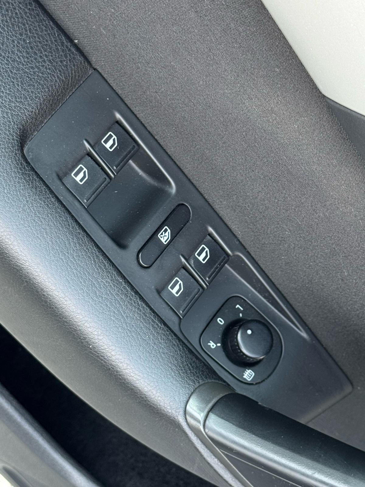 VW Passat 1,6 TDI LIMUZINA / HR VOZILO / NEMA PRIJENOSA / KLIMA, fotografija 10