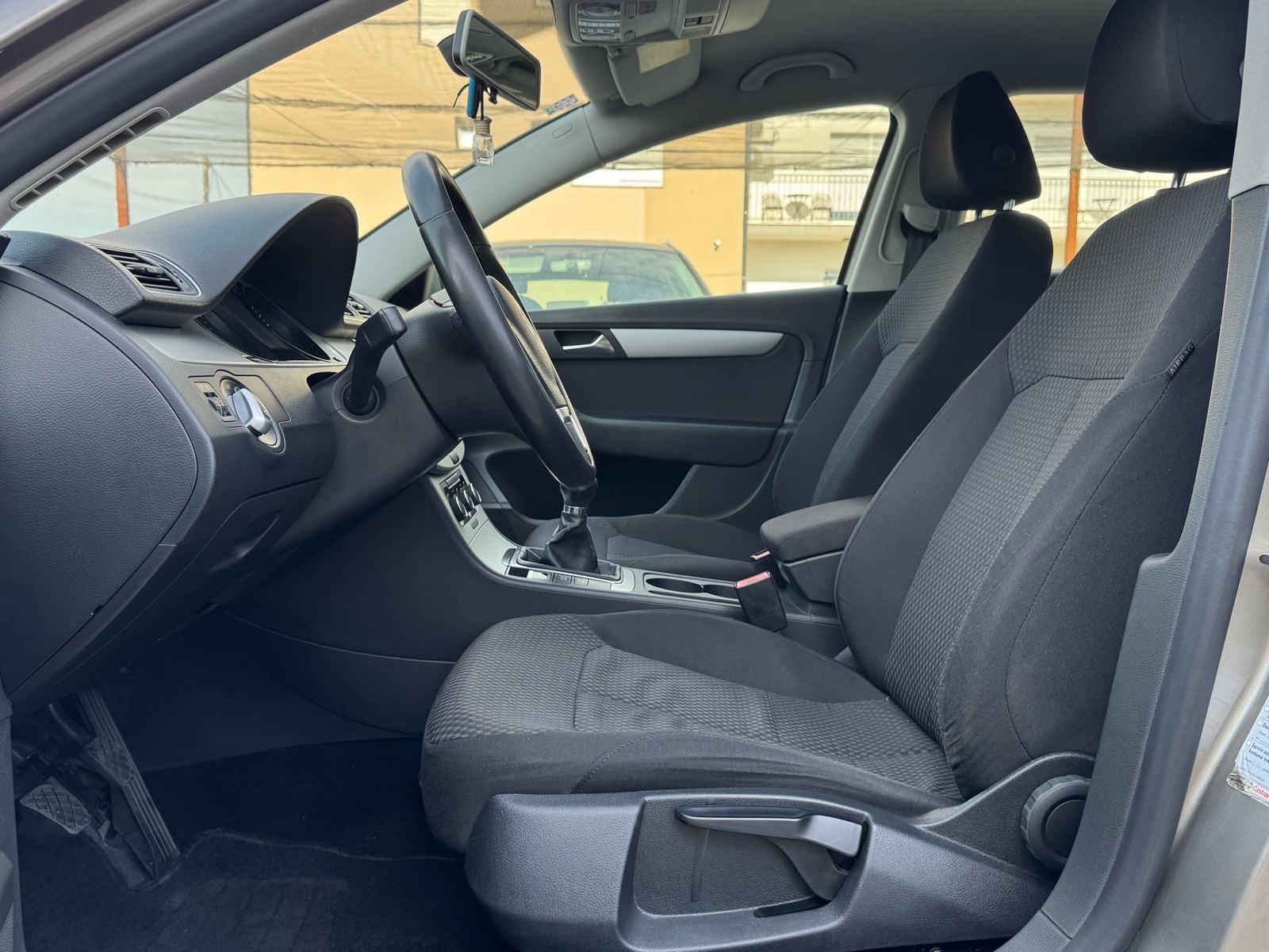 VW Passat 1,6 TDI LIMUZINA / HR VOZILO / NEMA PRIJENOSA / KLIMA, fotografija 12