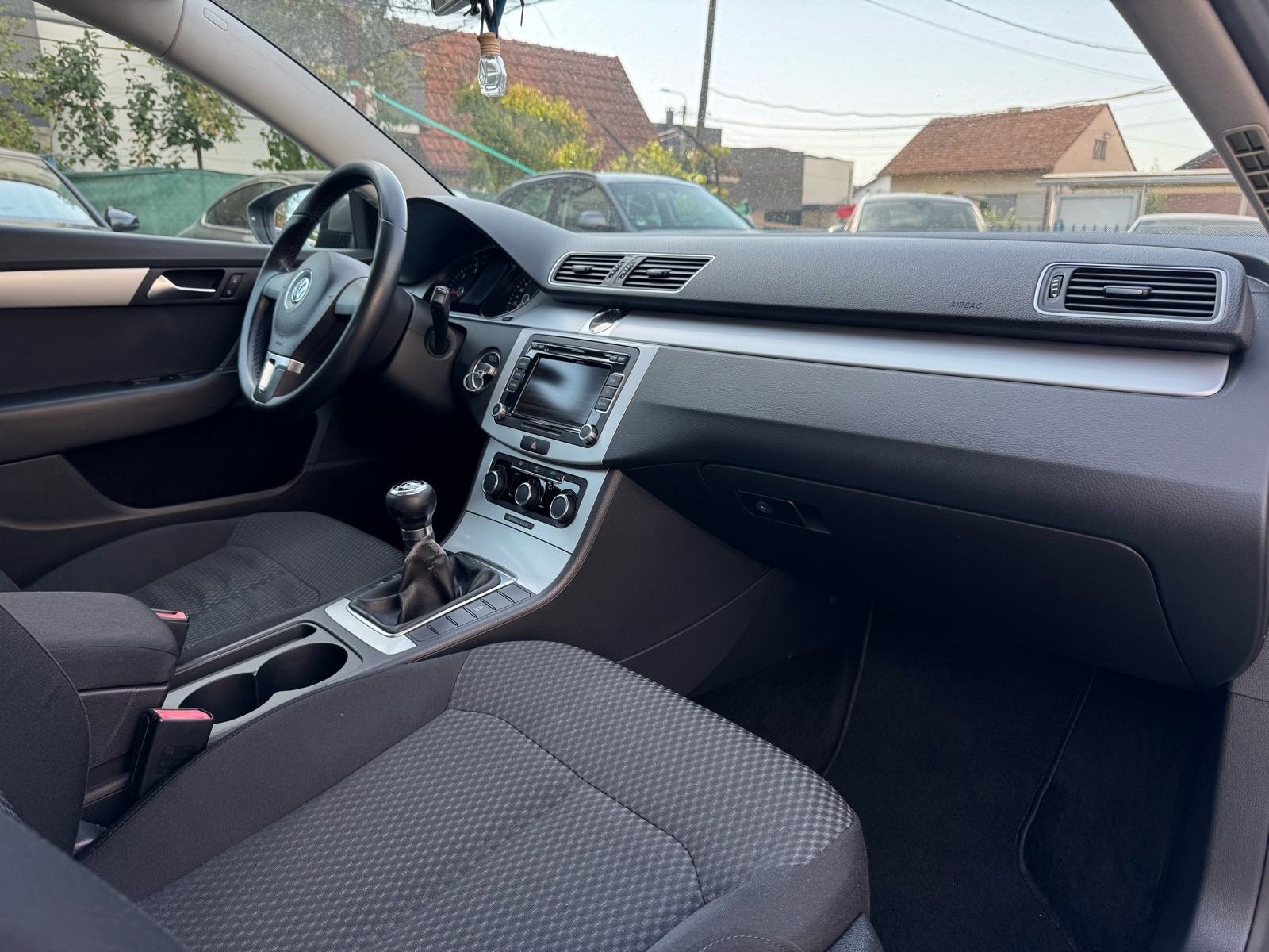 VW Passat 1,6 TDI LIMUZINA / HR VOZILO / NEMA PRIJENOSA / KLIMA, fotografija 14