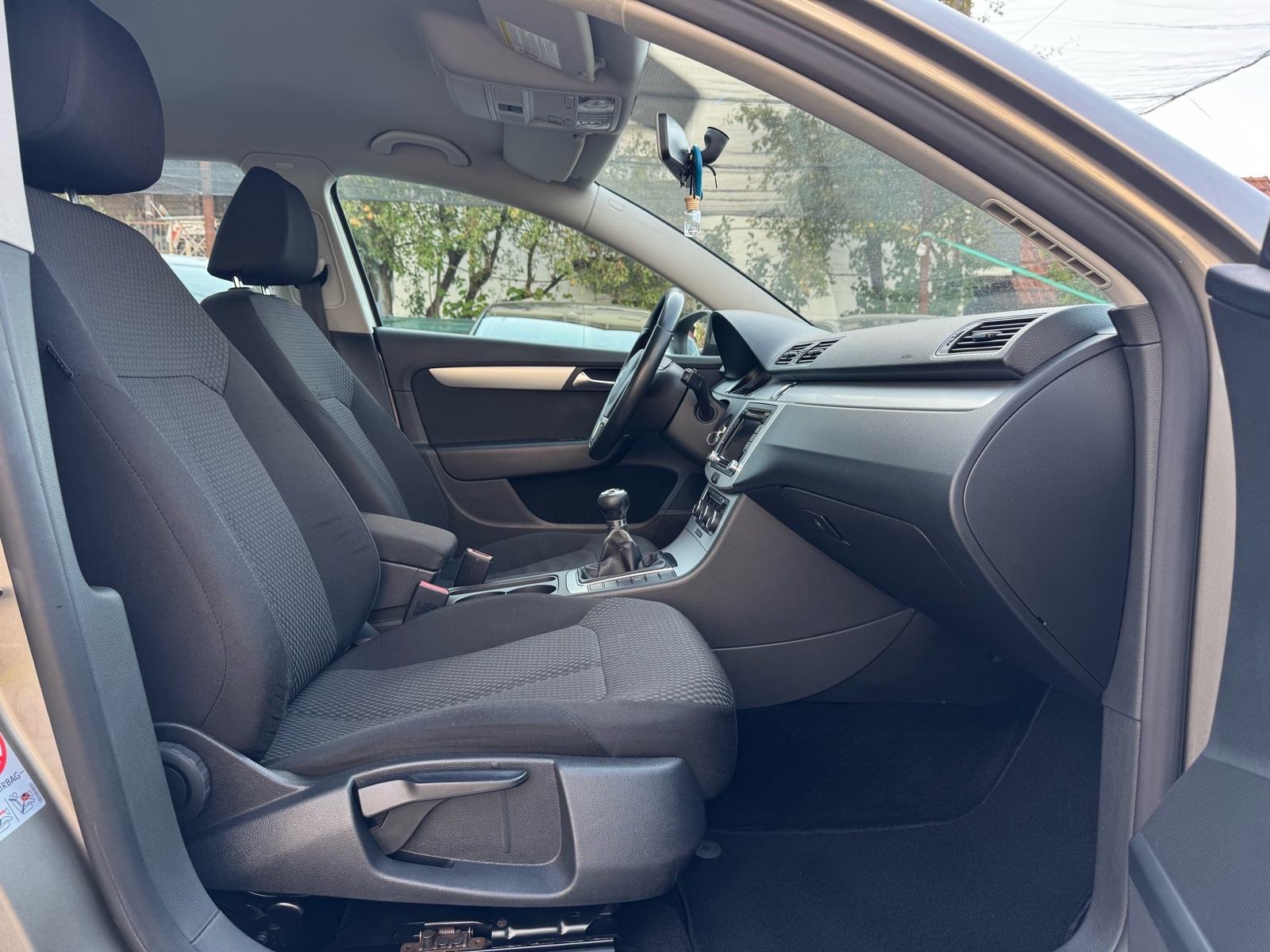 VW Passat 1,6 TDI LIMUZINA / HR VOZILO / NEMA PRIJENOSA / KLIMA, fotografija 15