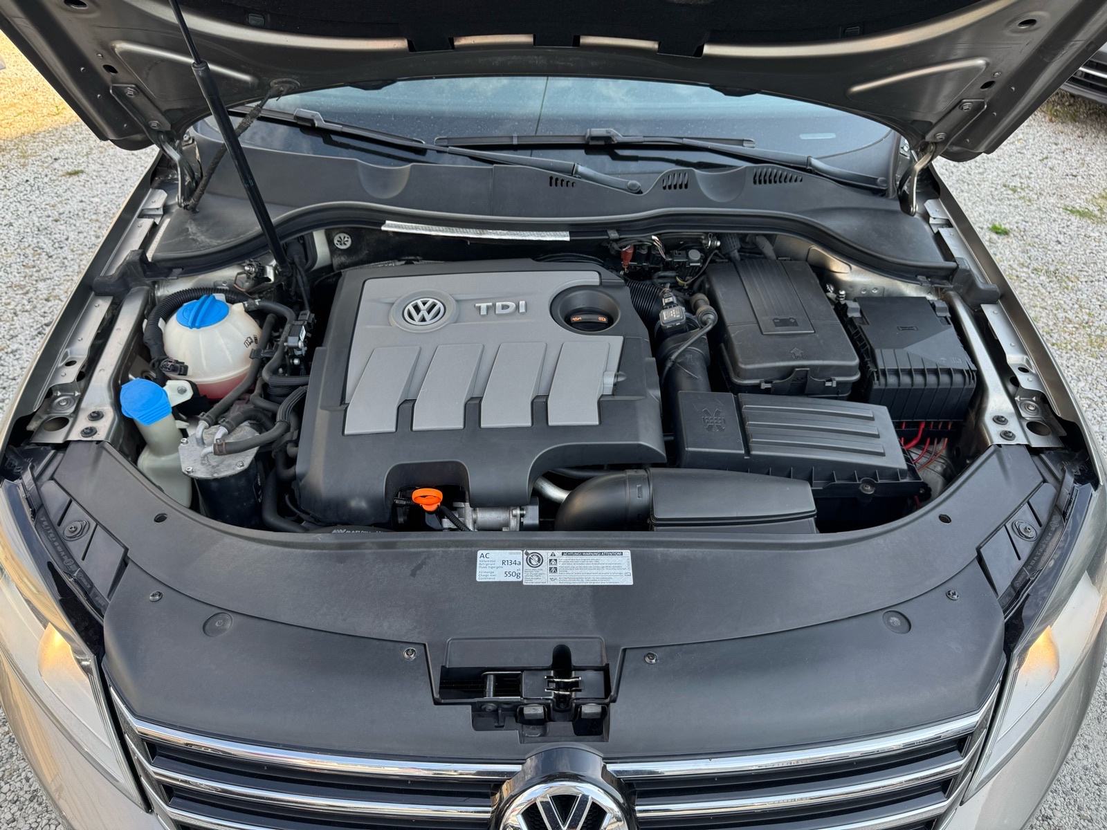 VW Passat 1,6 TDI LIMUZINA / HR VOZILO / NEMA PRIJENOSA / KLIMA, fotografija 17