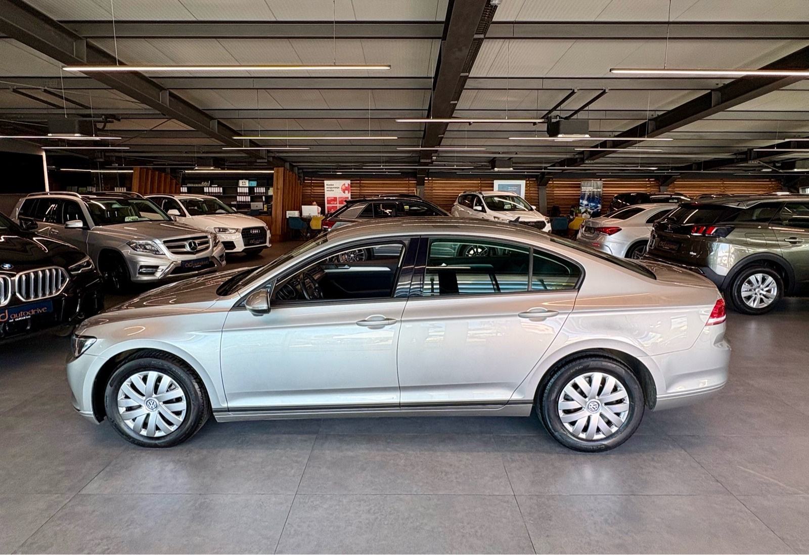 VW Passat 1,6 TDI NAVI • KLIMA • TEMPOMAT • AUTOKREDIT, fotografija 4